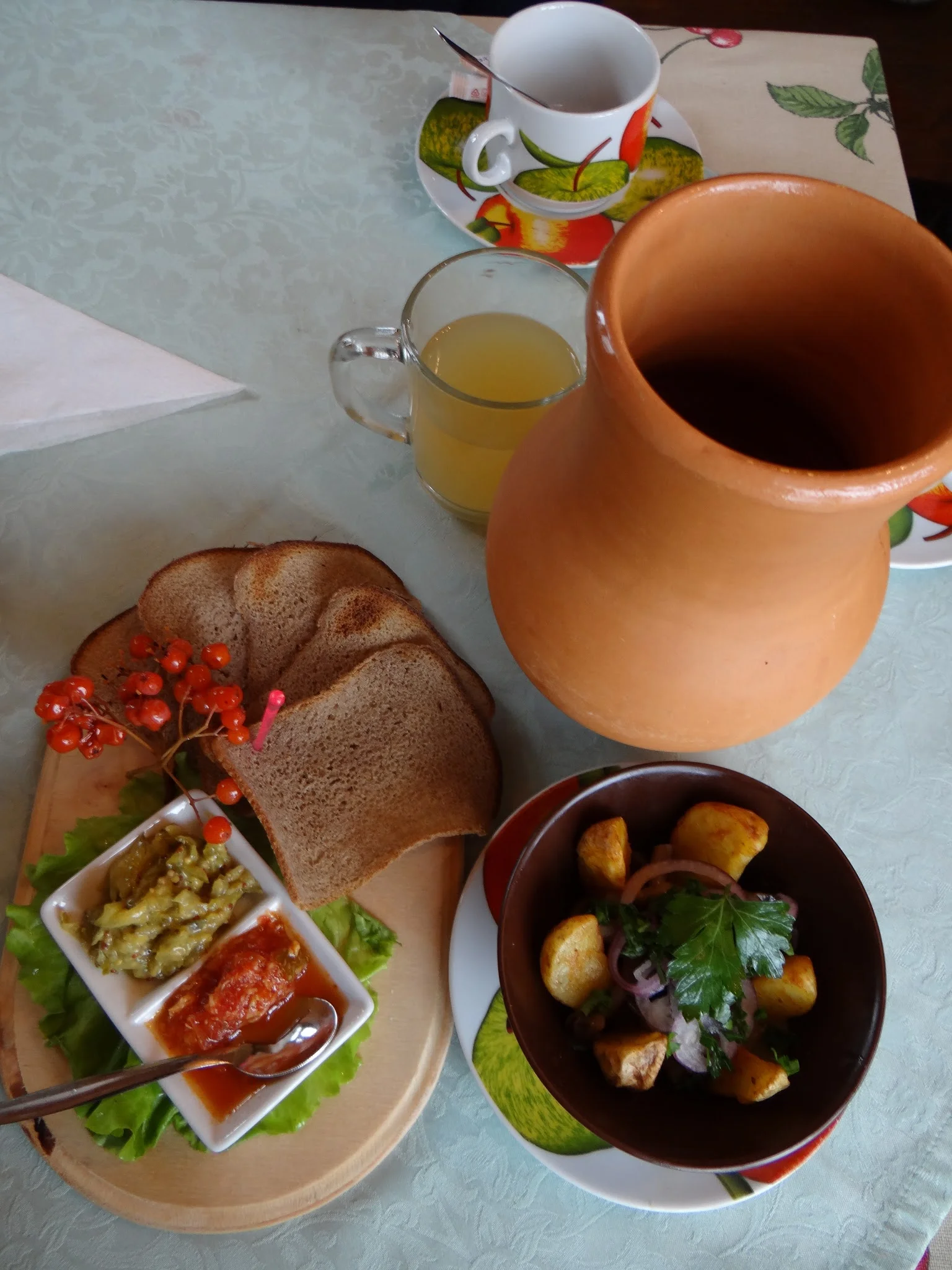 russian cuisine suzdal.jpg
