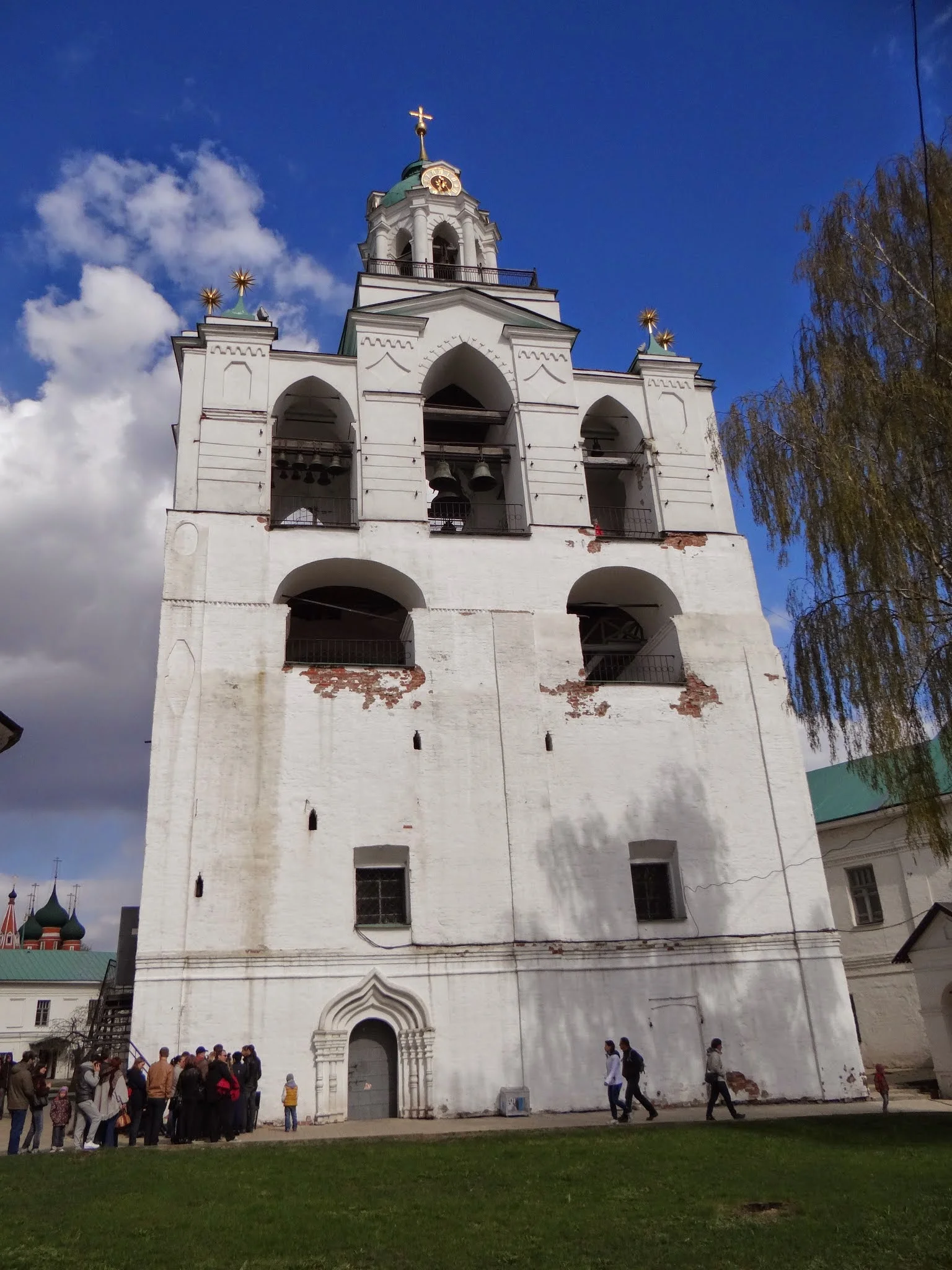The monastery’s bell tower offers a privileged viewpoint of the city of Yaroslavl