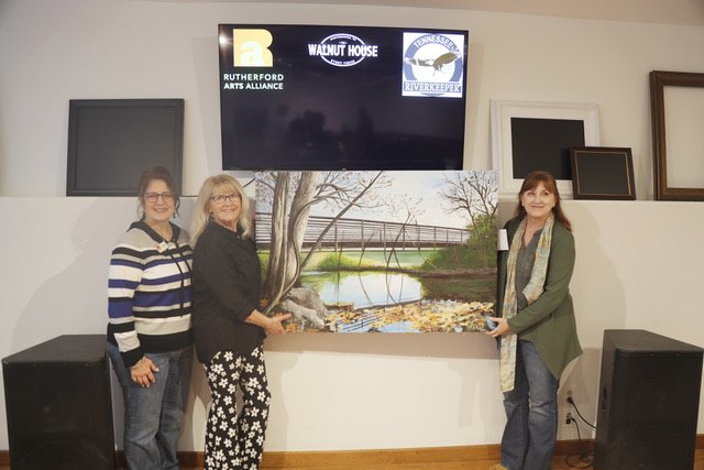  Susan Gulley, Pam Mack, and Melinda Tate with Melinda’s painting. 