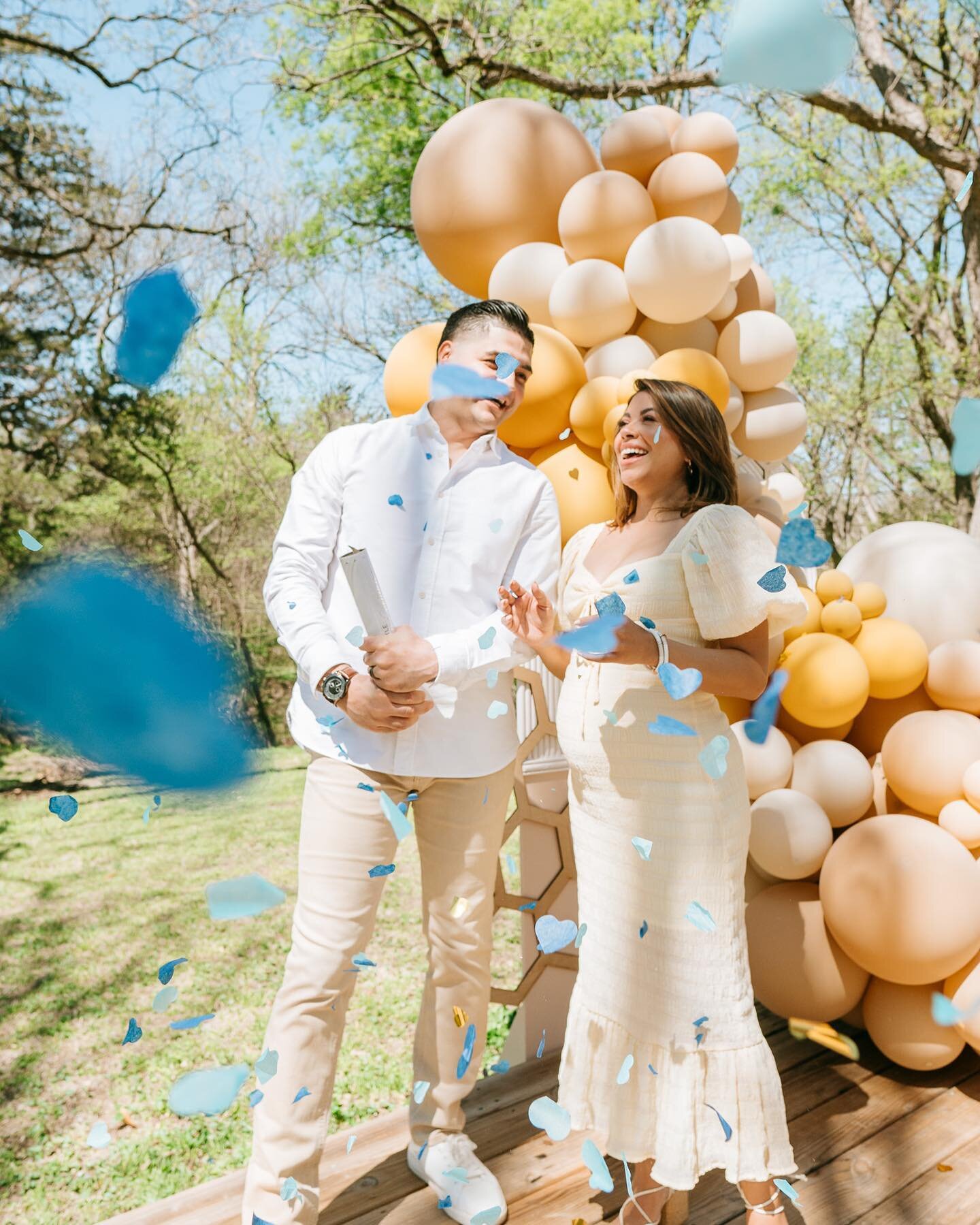 We just adore making sweet memories with this family &mdash; from their wedding to birthdays to anniversaries &mdash; and now the gender reveal of their first boy 💙
.
.
.
.
.
.
.
.
.
What will baby bee? - Gender Reveal
3.25.23 - Lancaster, TX