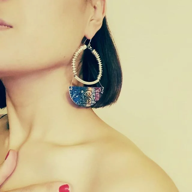 Another happy customer from #Japan 🇯🇵 &bull;
&bull;
Have you ordered you #coloredbabies earrings? #atlanta #usa #artists #lrofessionalartist