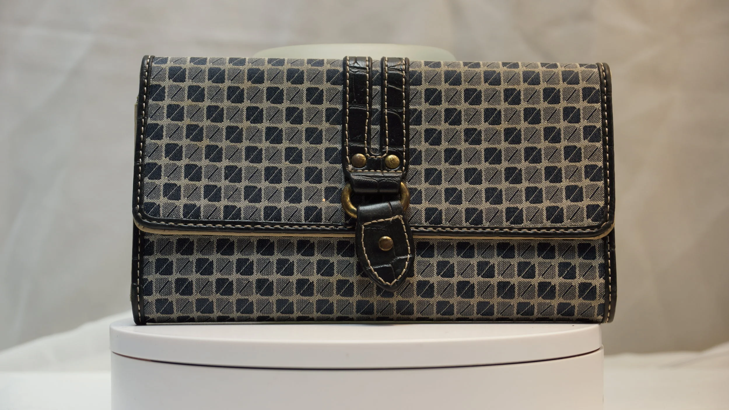 No Name - Women's Clutch Purse 