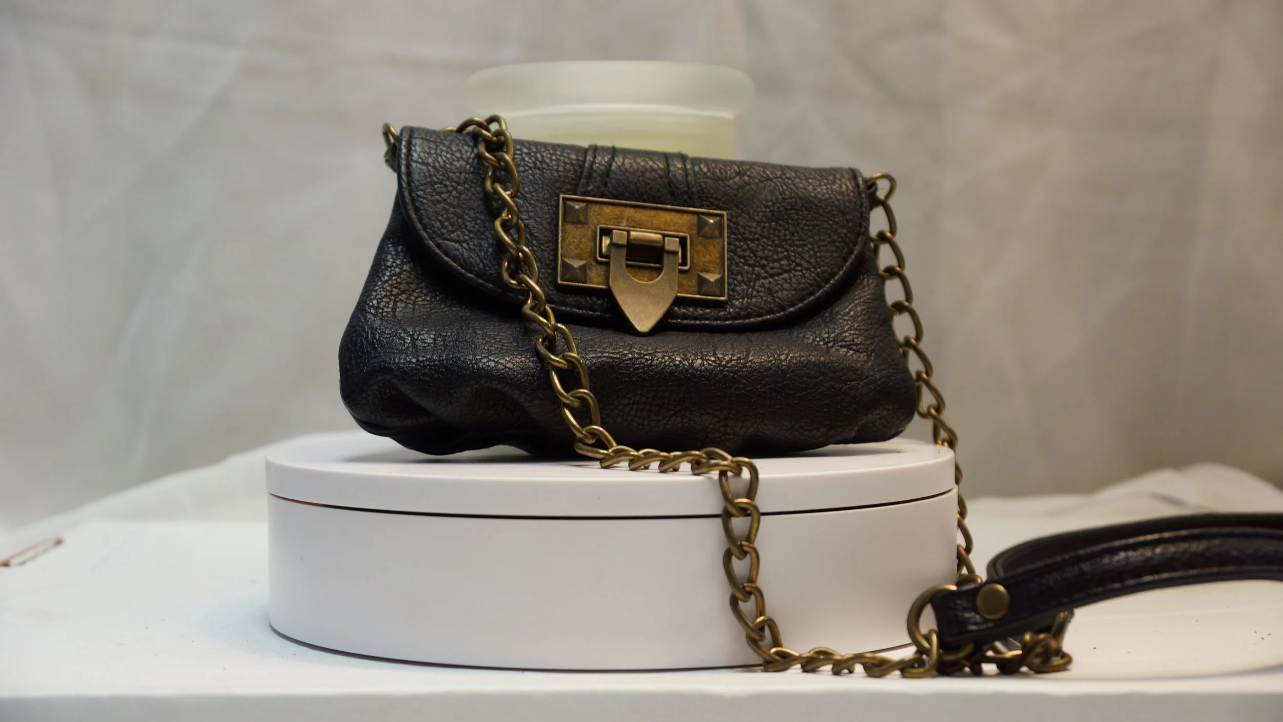 No Name - Women's Clutch Purse - Leather and Chains