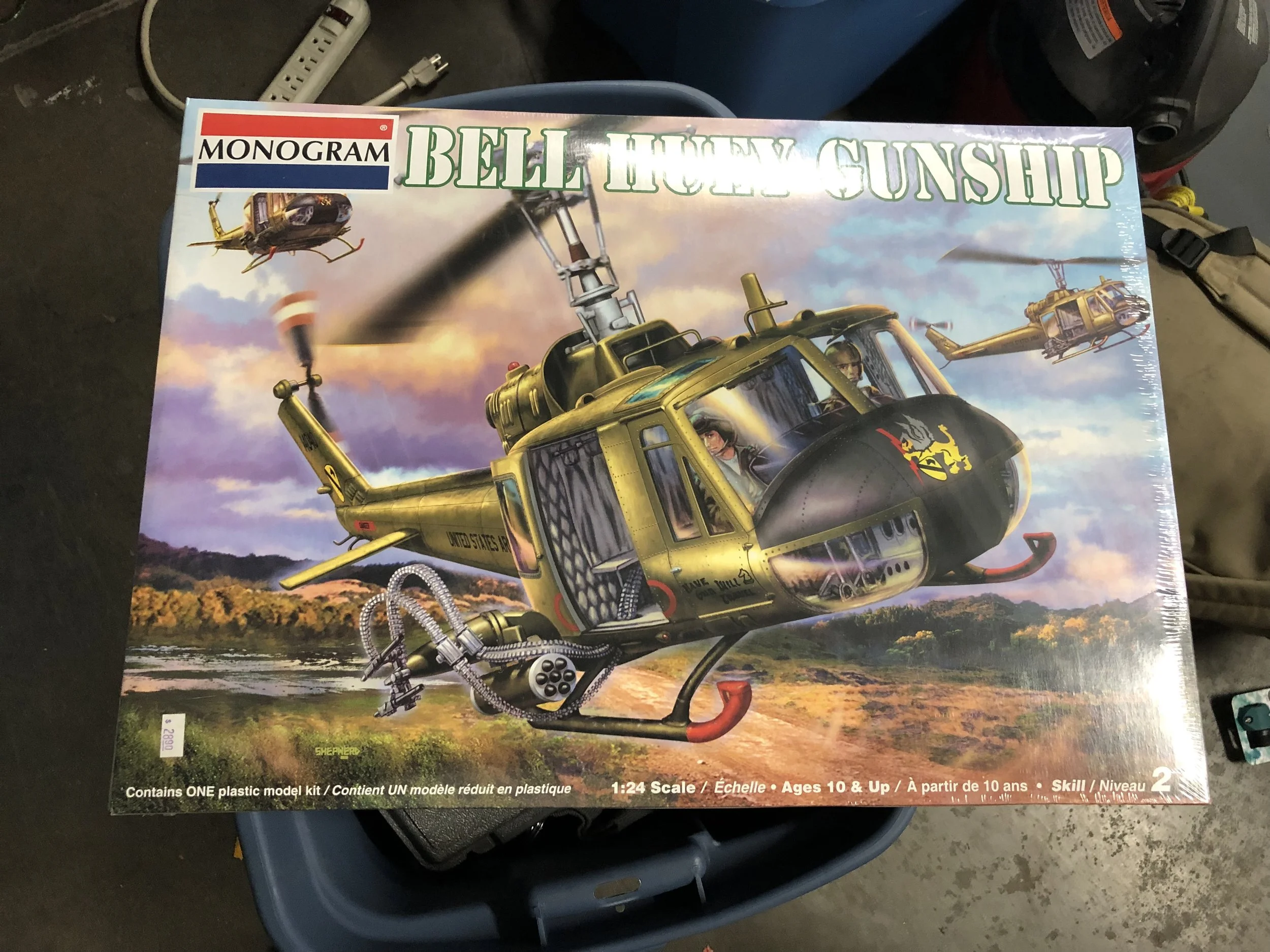 Monogram Bell Huey Gunship