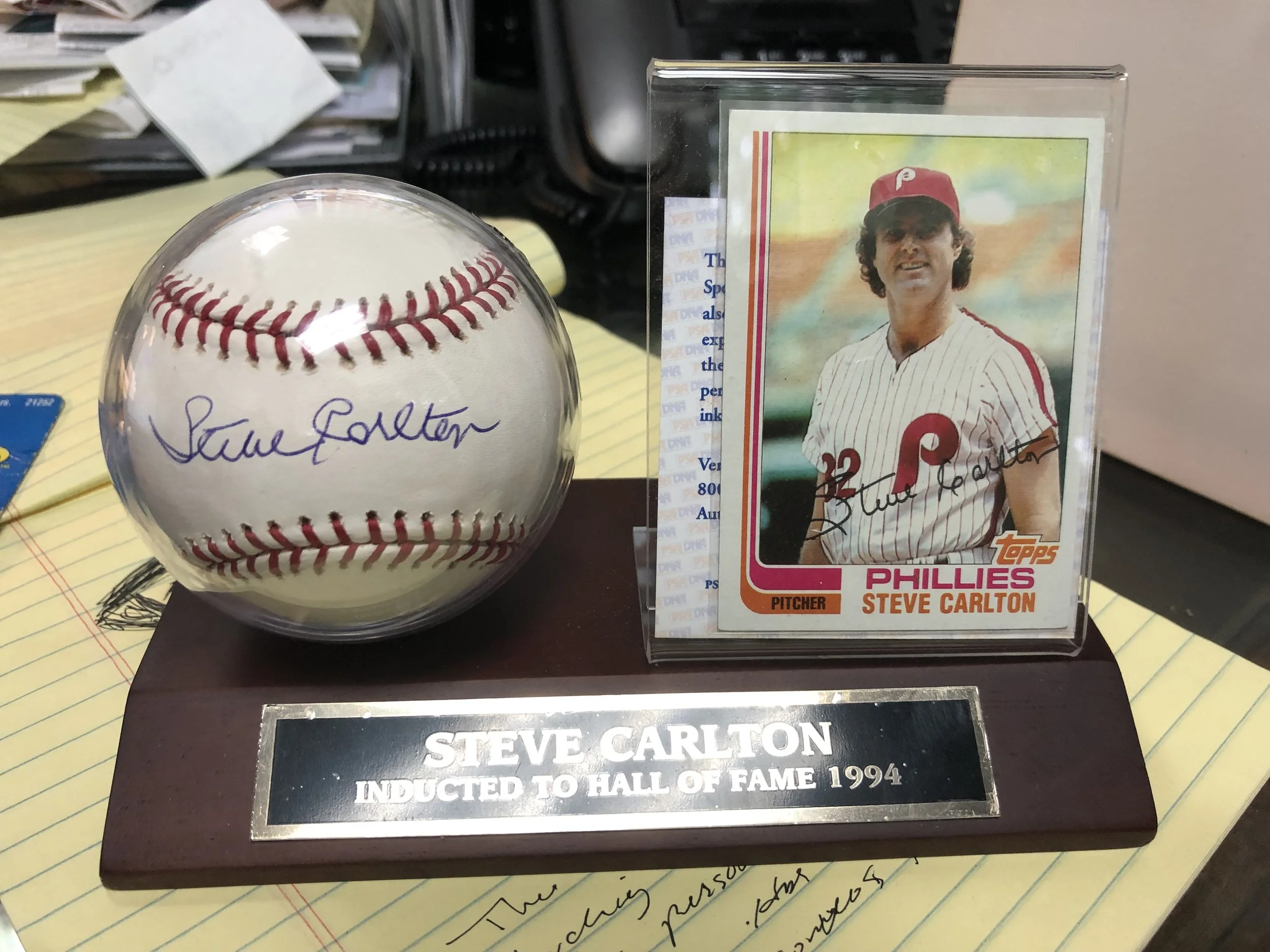 Steve Carton Pitcher Signer Basball Card and Baseball