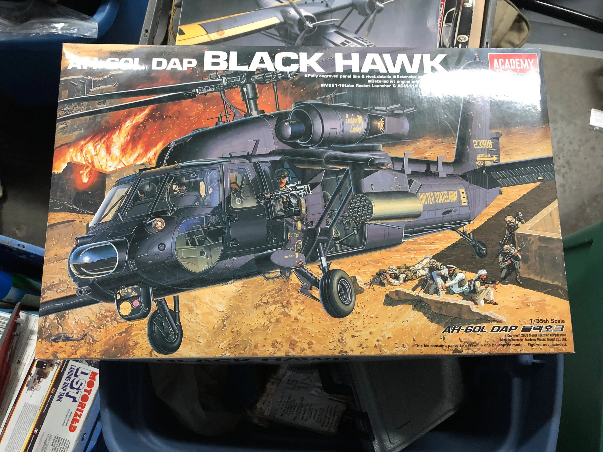 AH-60l DAP Black Hawk Model Kit