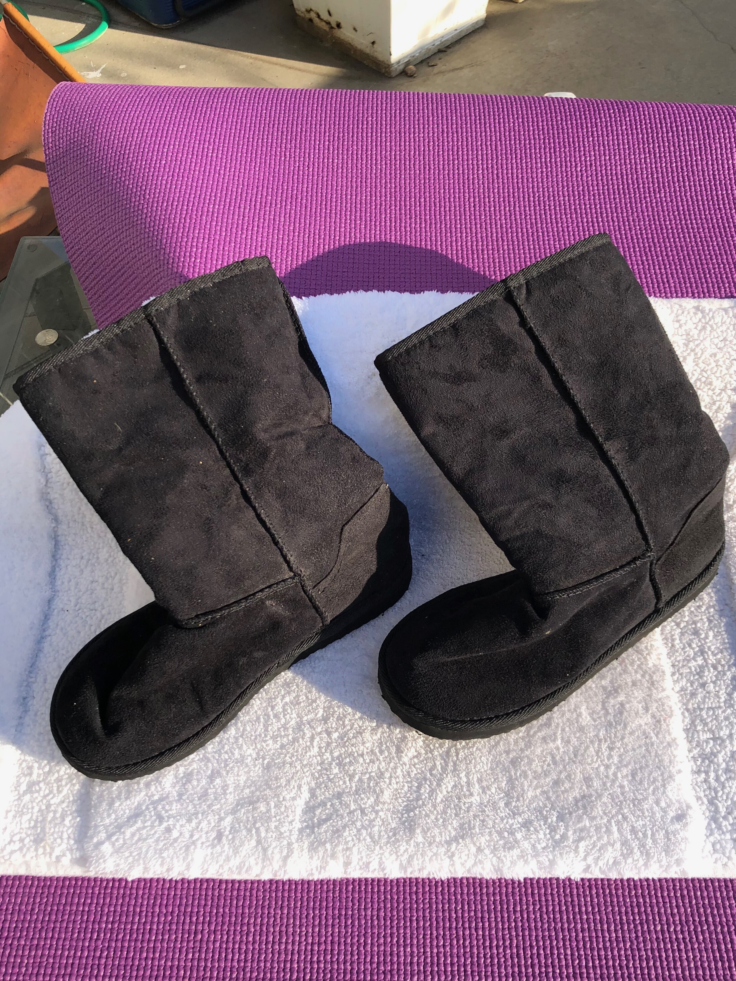 Woman's Black Ugs
