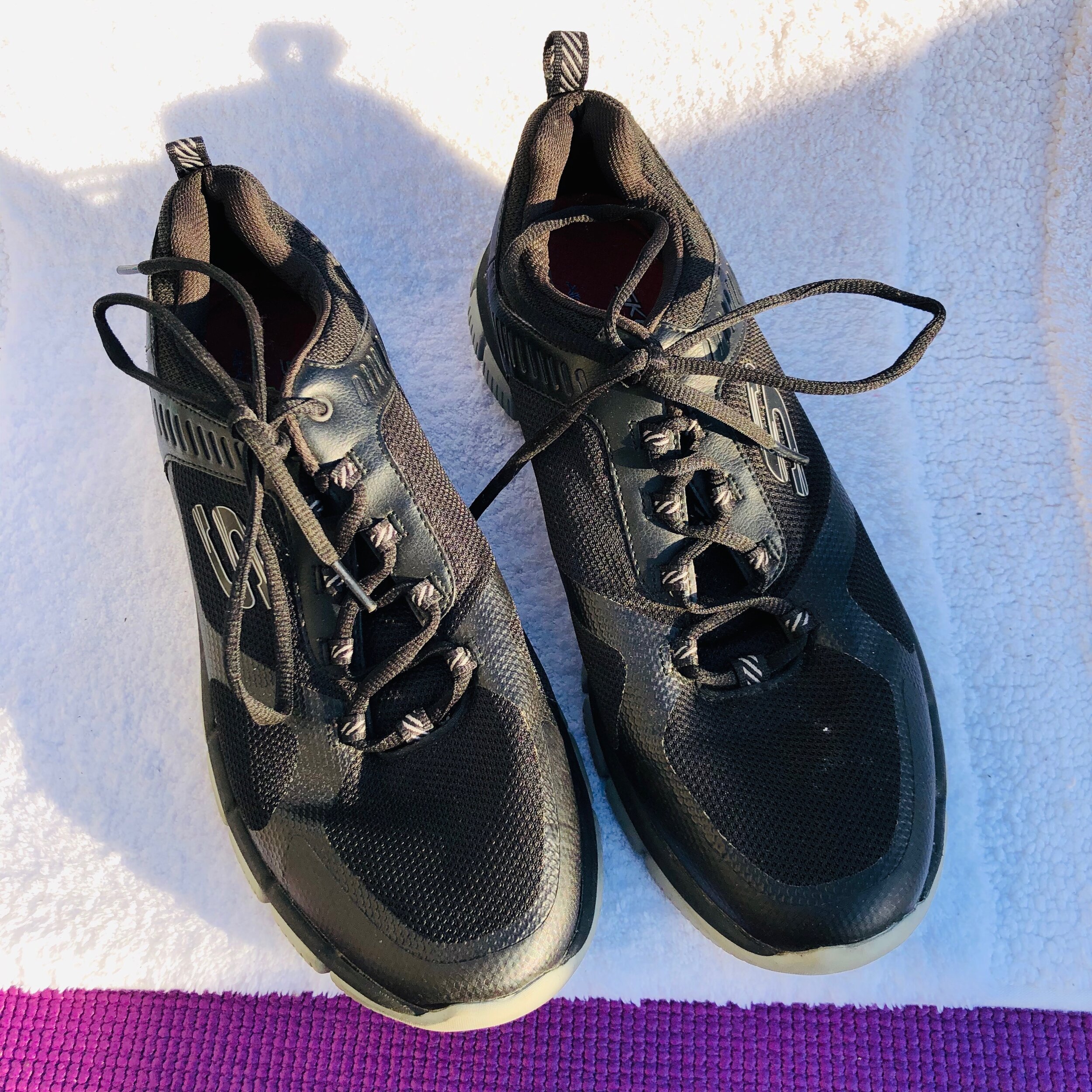 Sketcher Men's Sneakers Relaxed Fit Memory Foam SZ 10