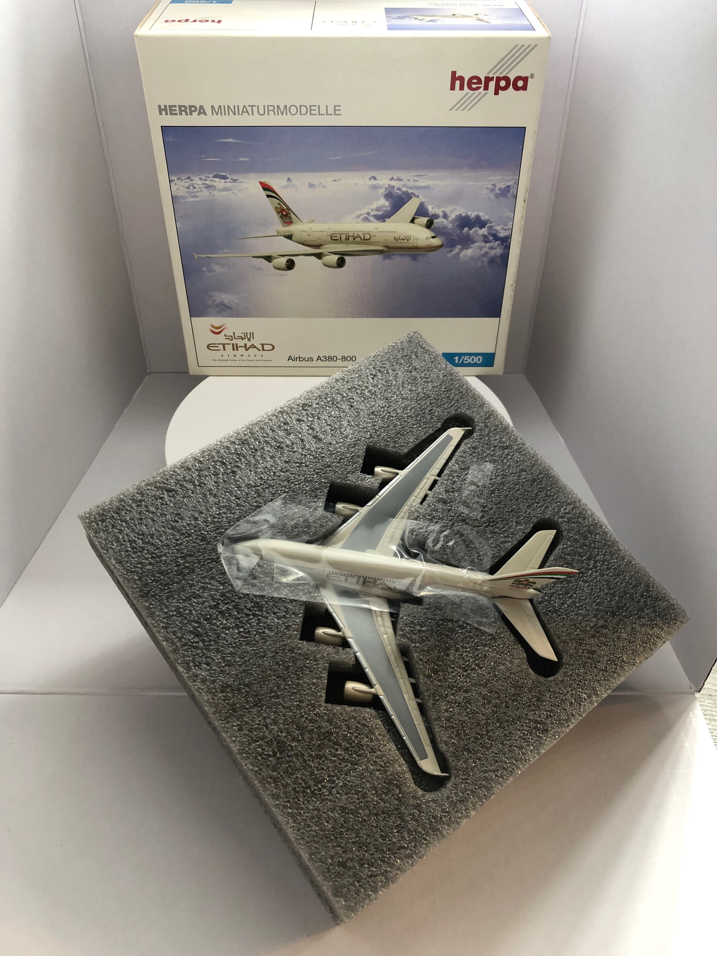 ETIHAD Airways Airbus A380-800 Scale 1:500 - Herpa Model #507165 New