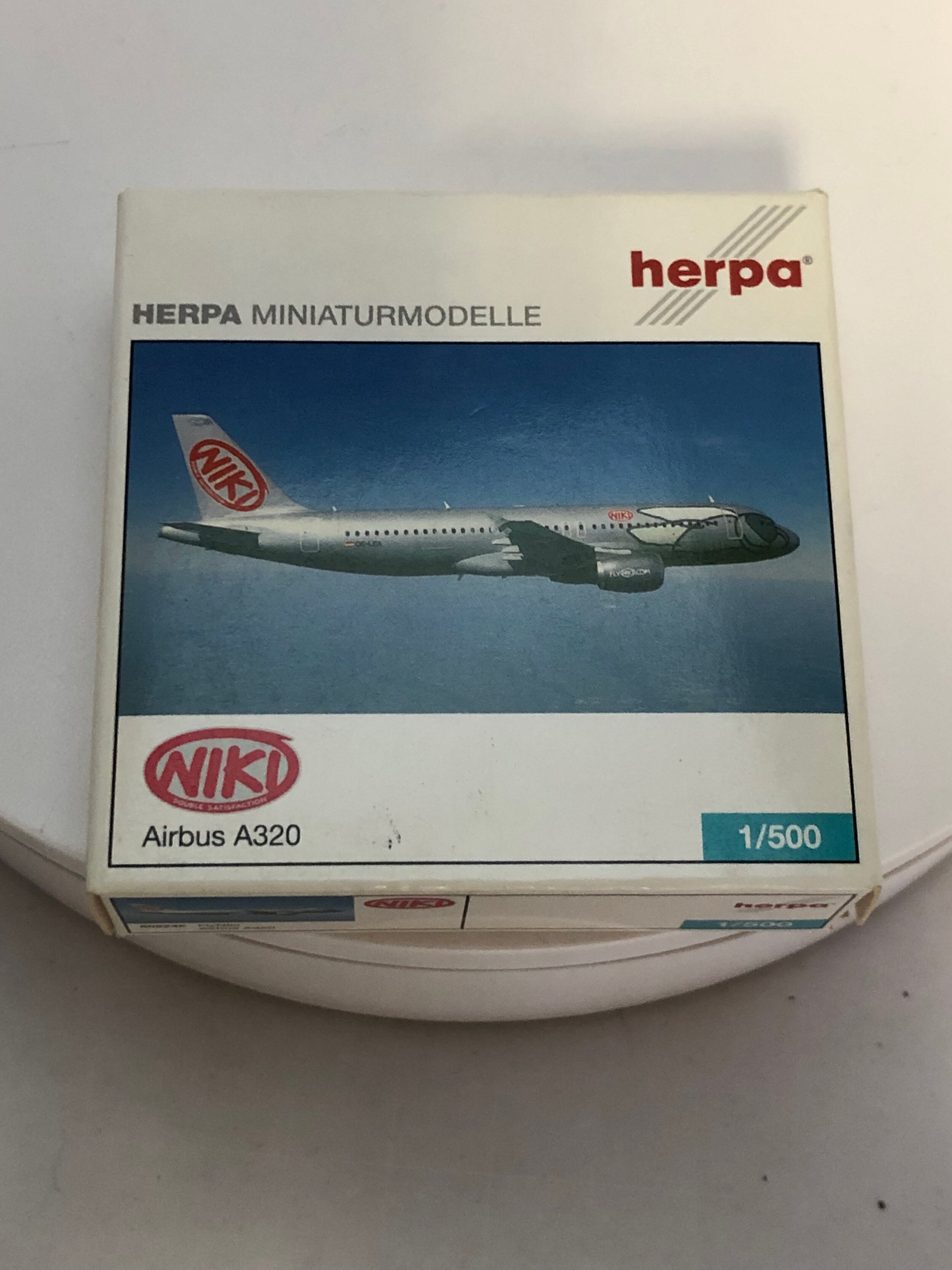 FlyNiki Airbus A320 Scale 1:500 - Herpa Model RARE 