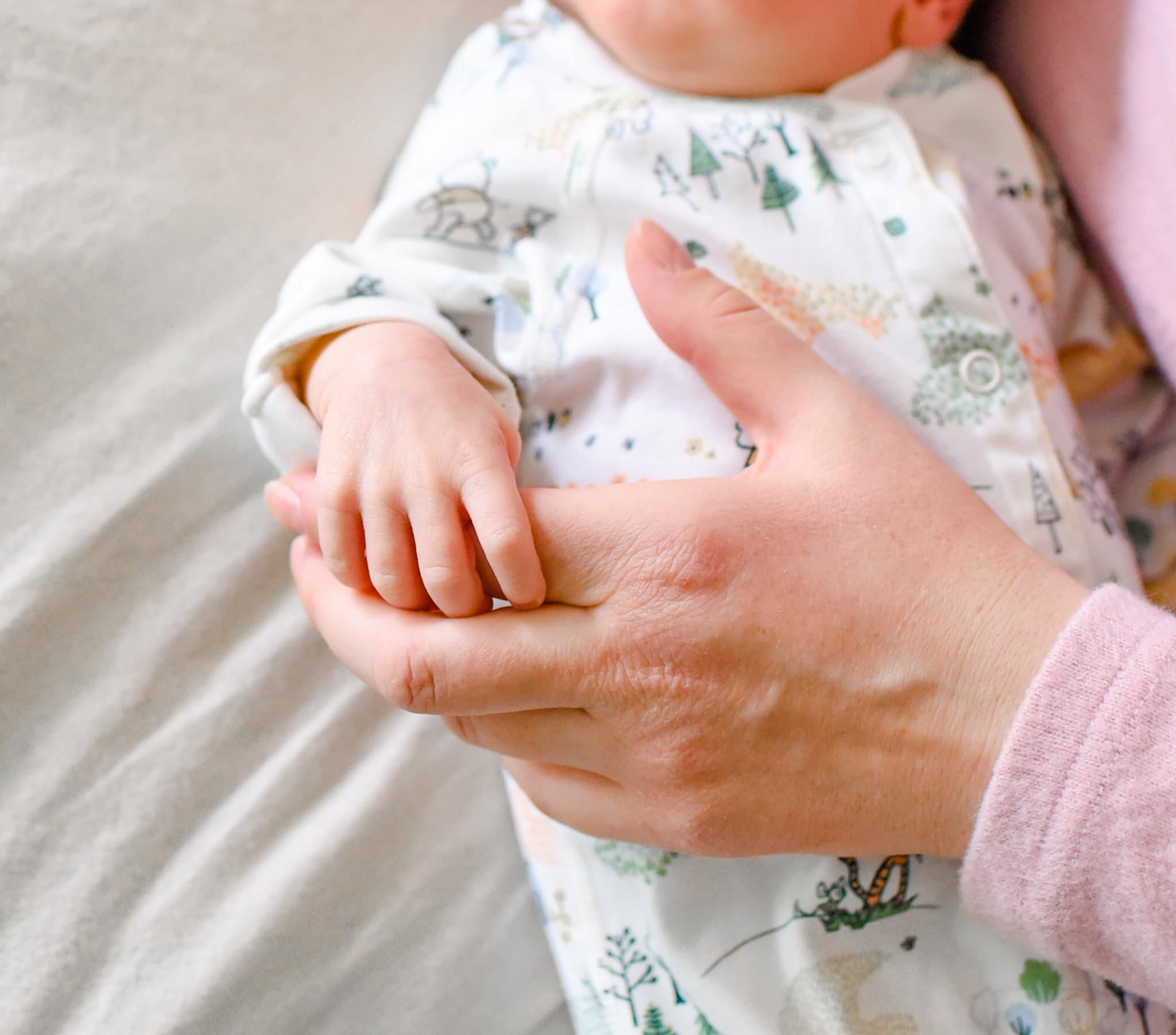 Rockville Maryland Newborn Photographer - baby hand curling around mom's finger