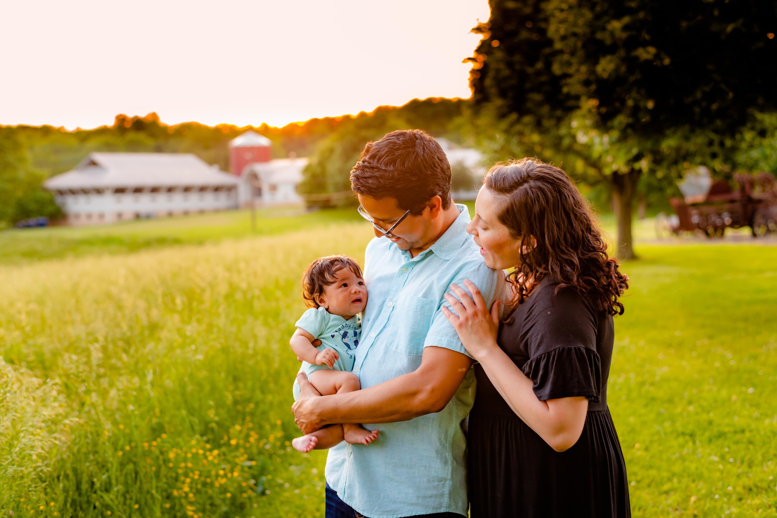 Maryland Newborn Photos - family at sunset