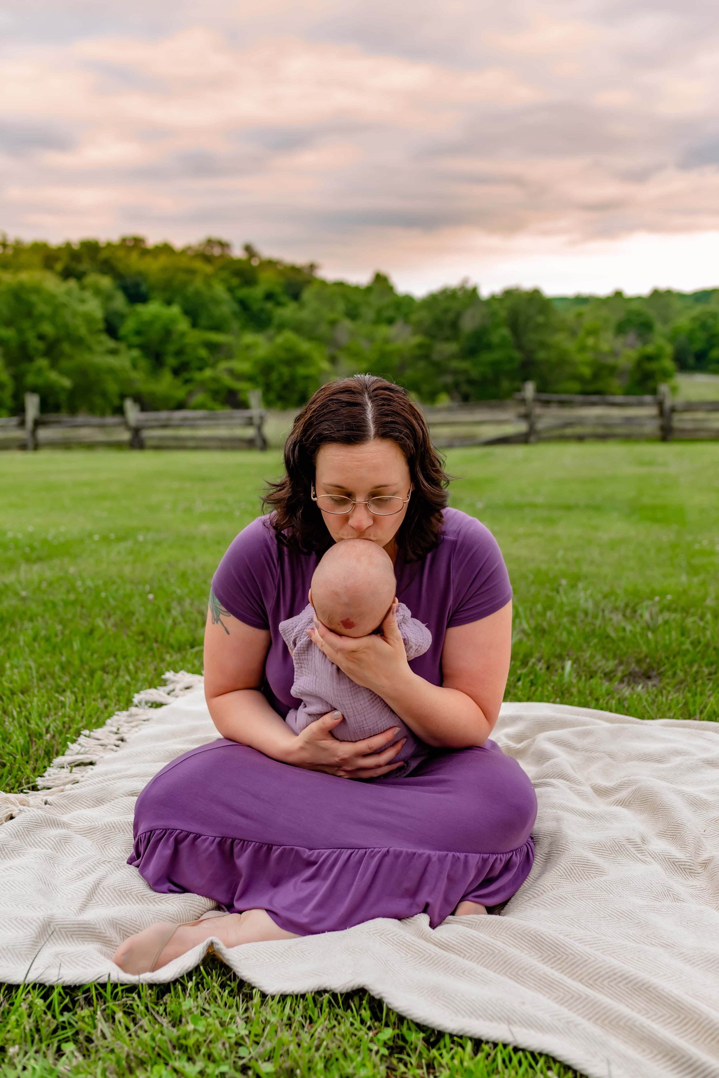 Maryland newborn photos mom and baby sitting in field