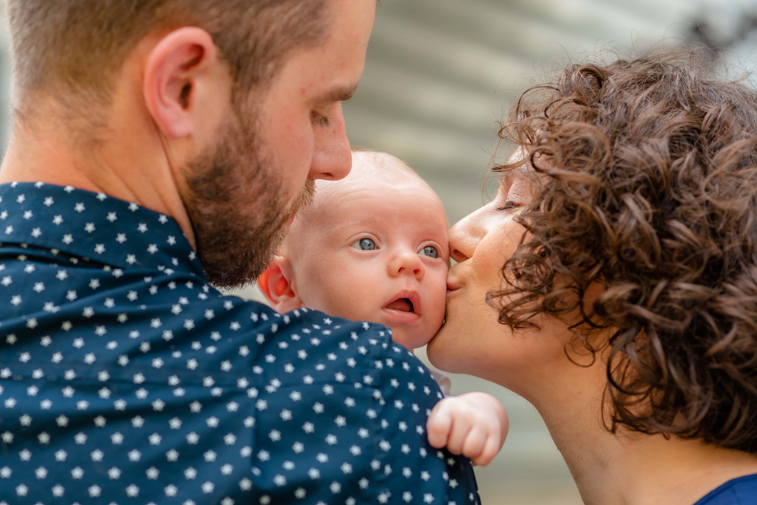 Maryland newborn photo with mom, dad and baby in the backyard