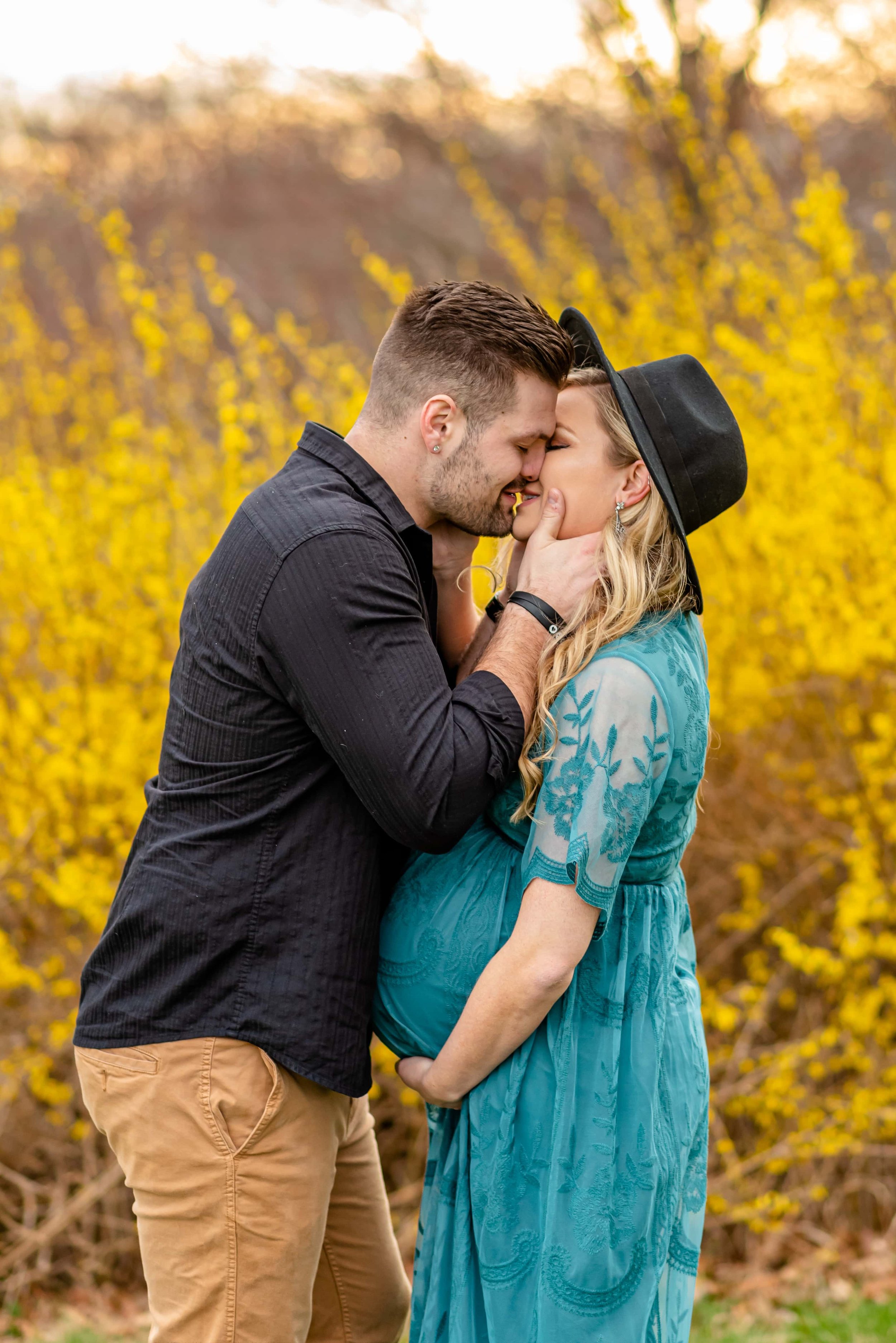 Maryland Maternity Photoshoot with expecting couple kissing