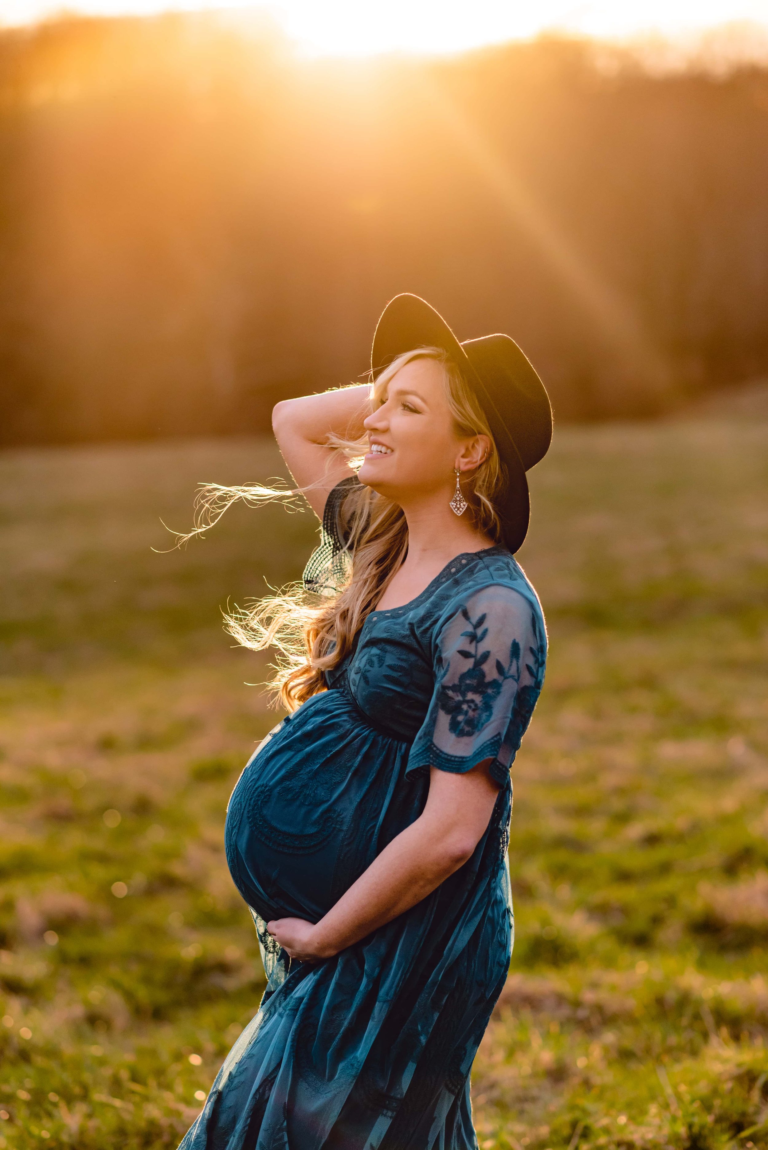 Maryland Maternity Photoshoot with expecting mom and glowing sun beams