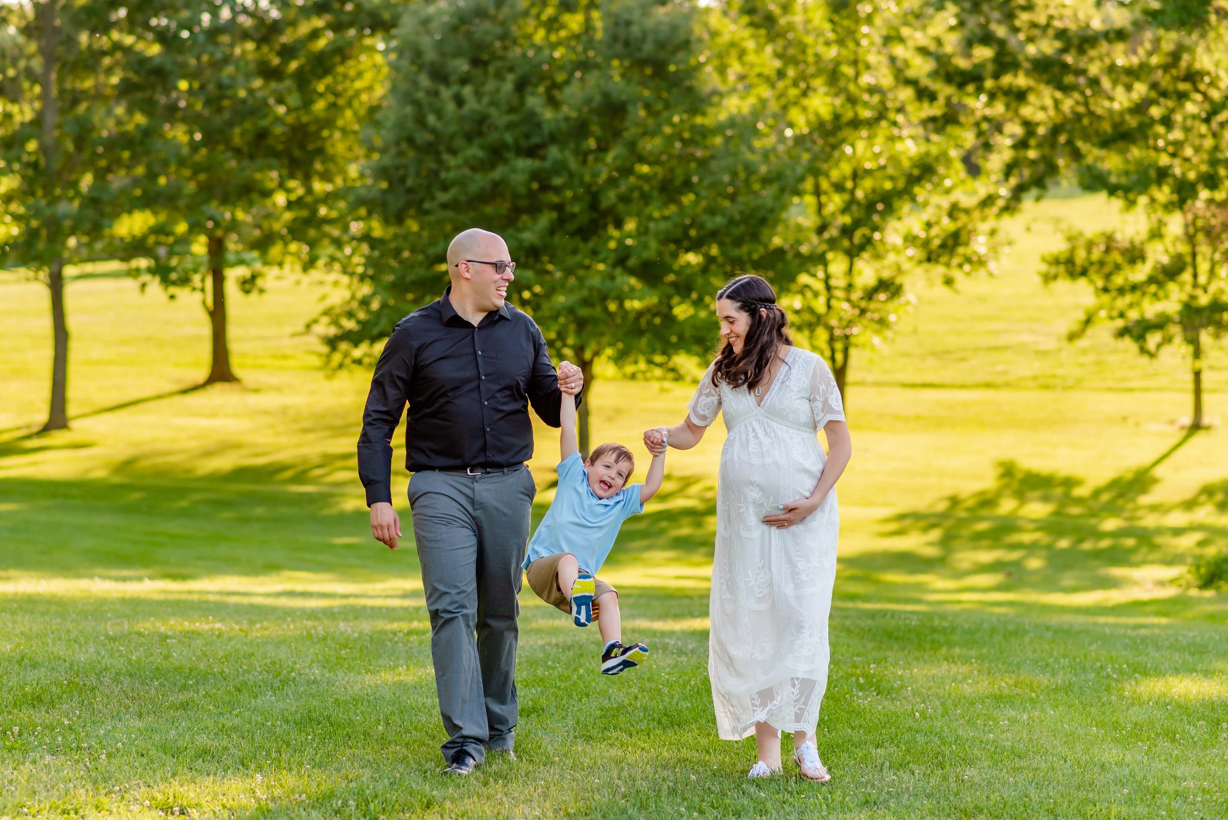 Maryland Maternity photos of mom, dad and toddler