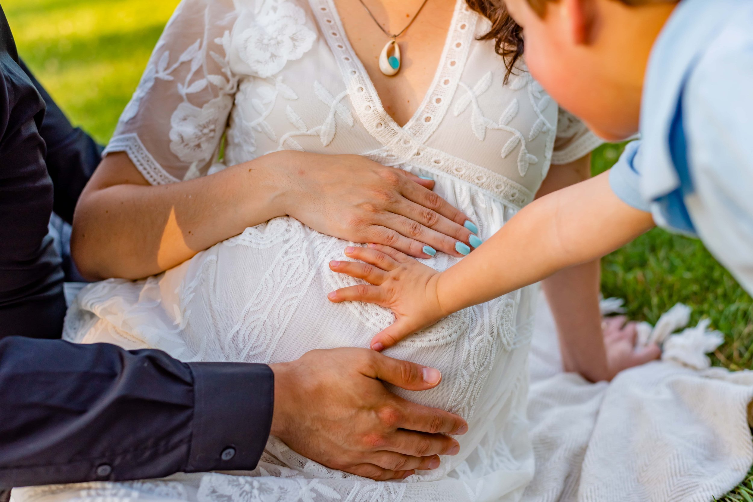 Maryland maternity photo of mom, dad and older child 