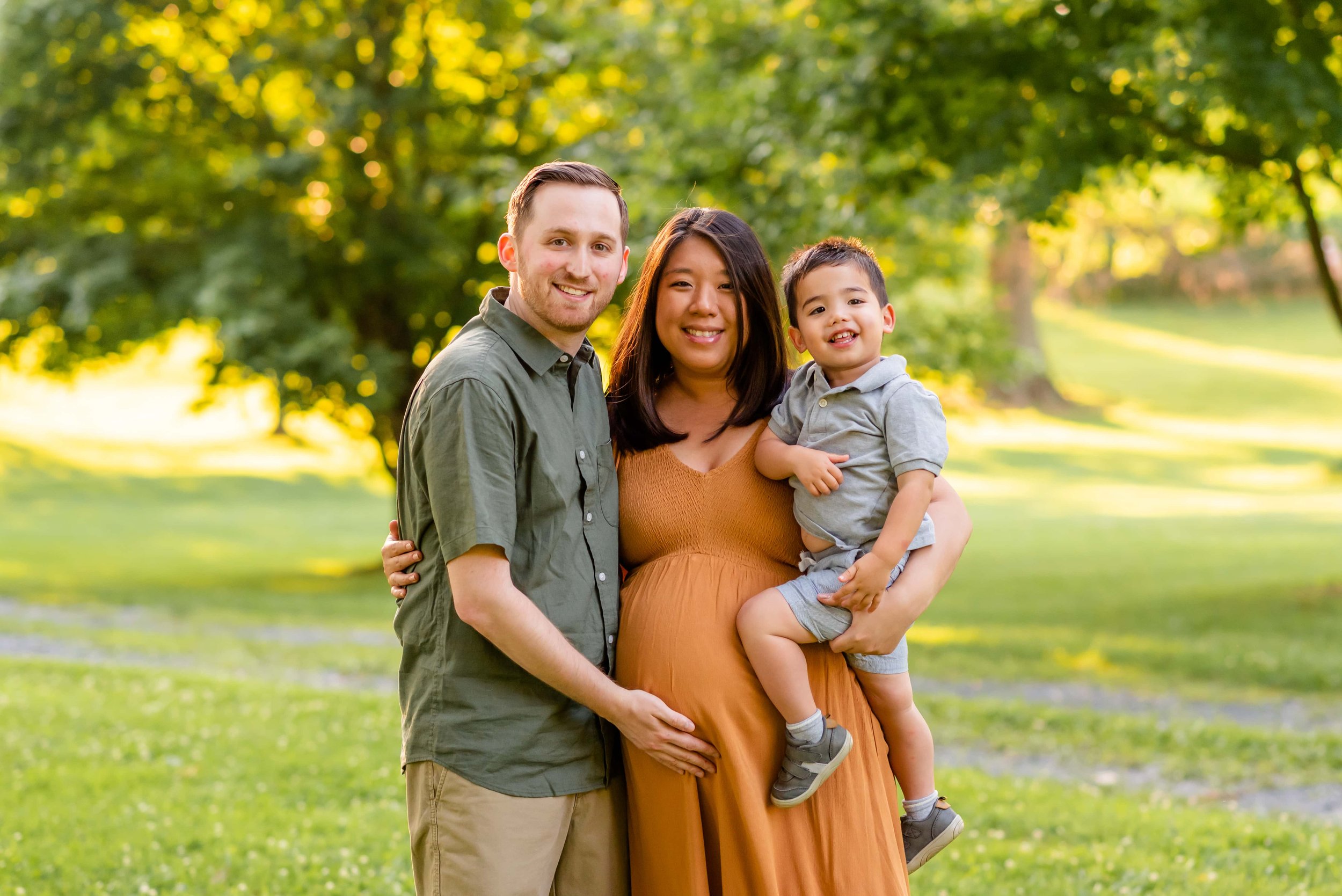 Maryland Summer Maternity Photos of Family of three