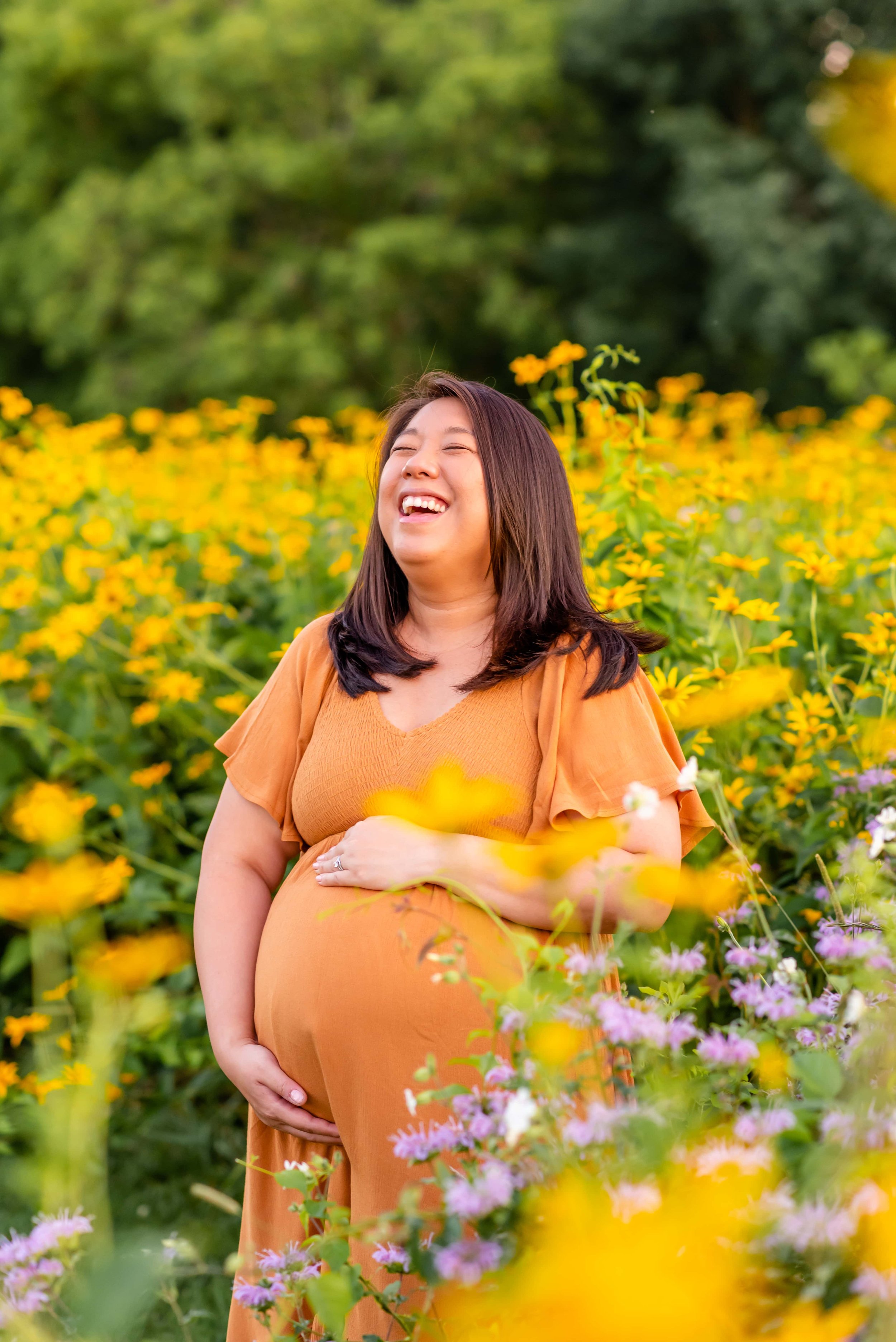 Maryland Maternity Photo of woman laughing 