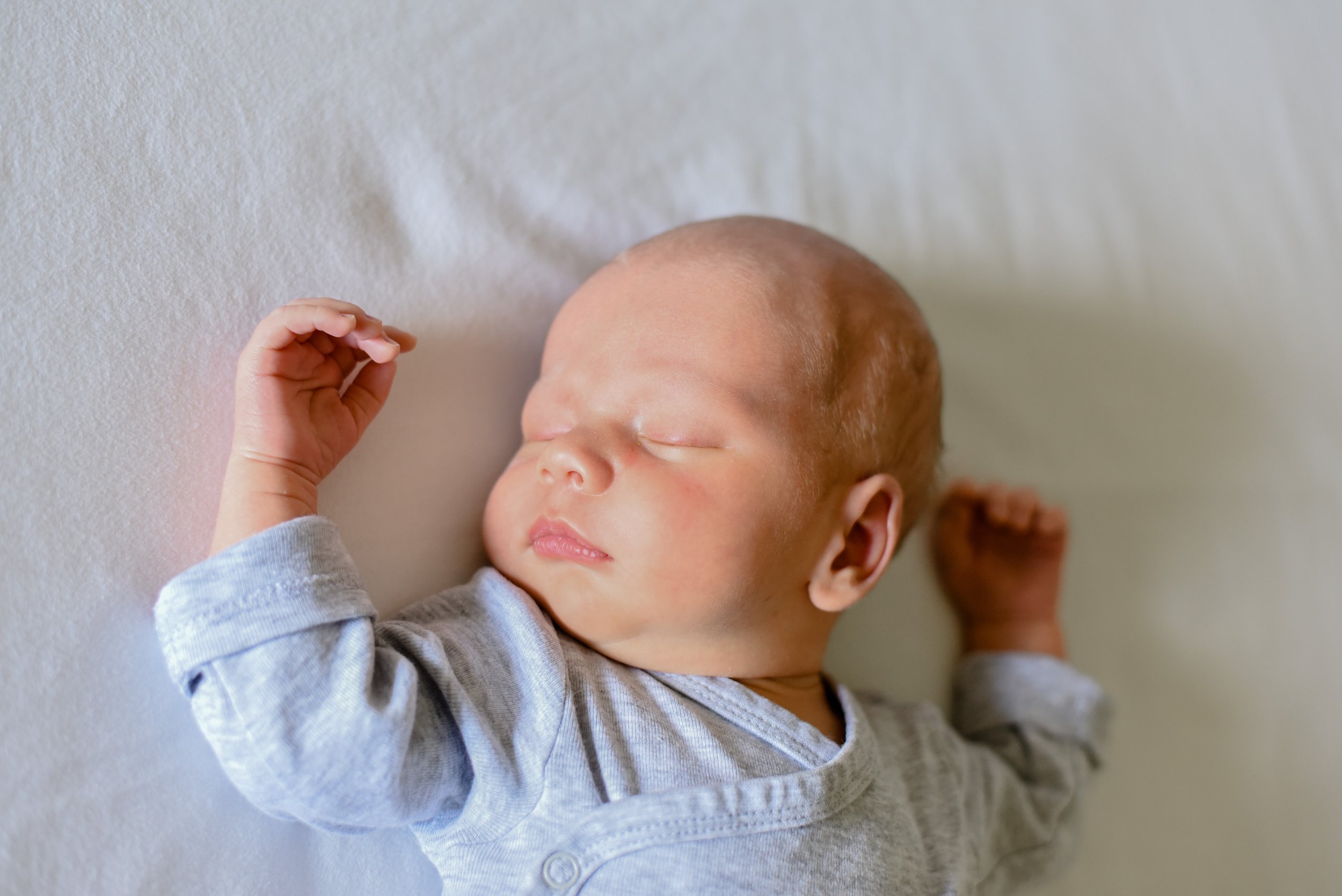 Natural and unposed newborn photograph