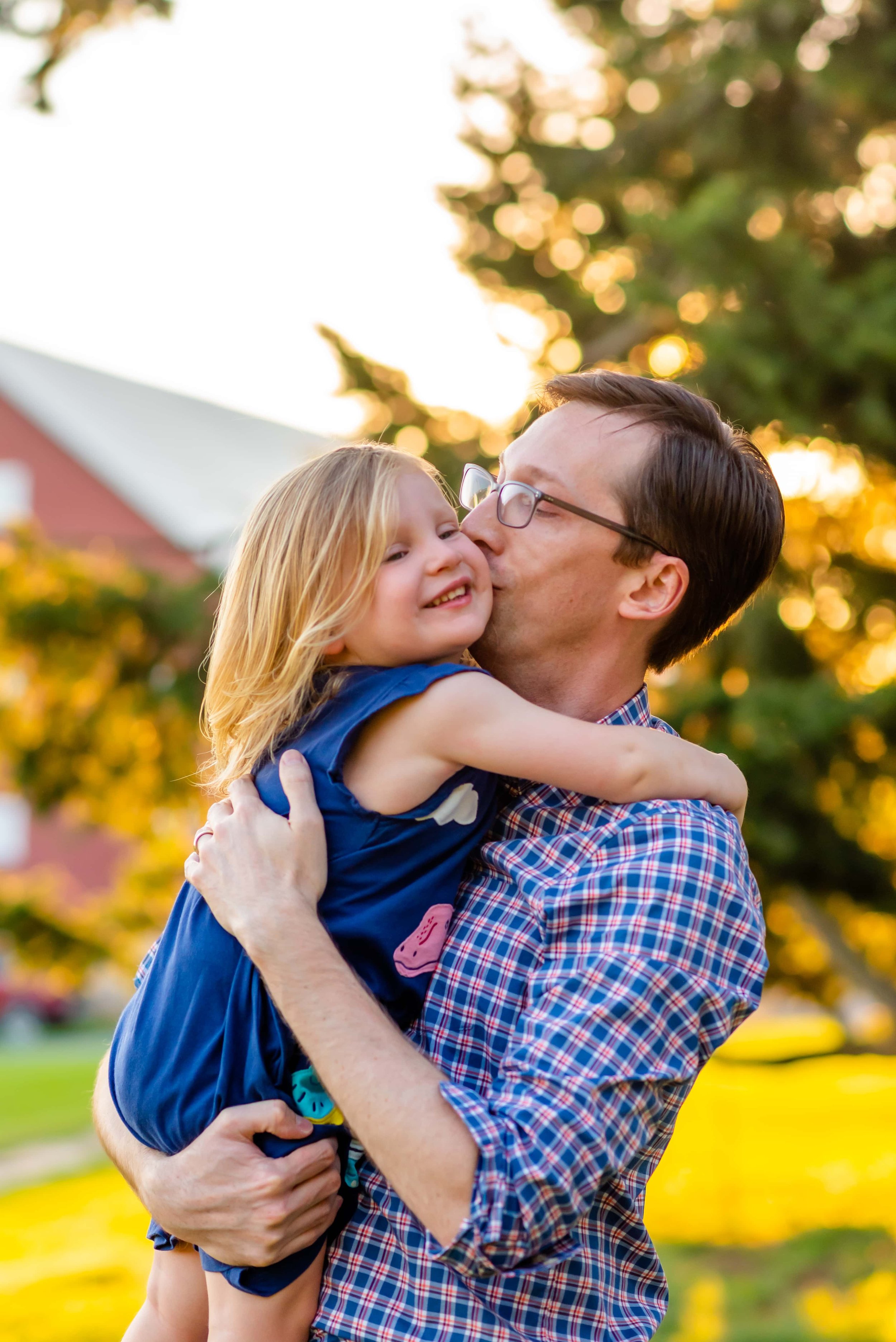 Summer family photo of dad hugging daughter