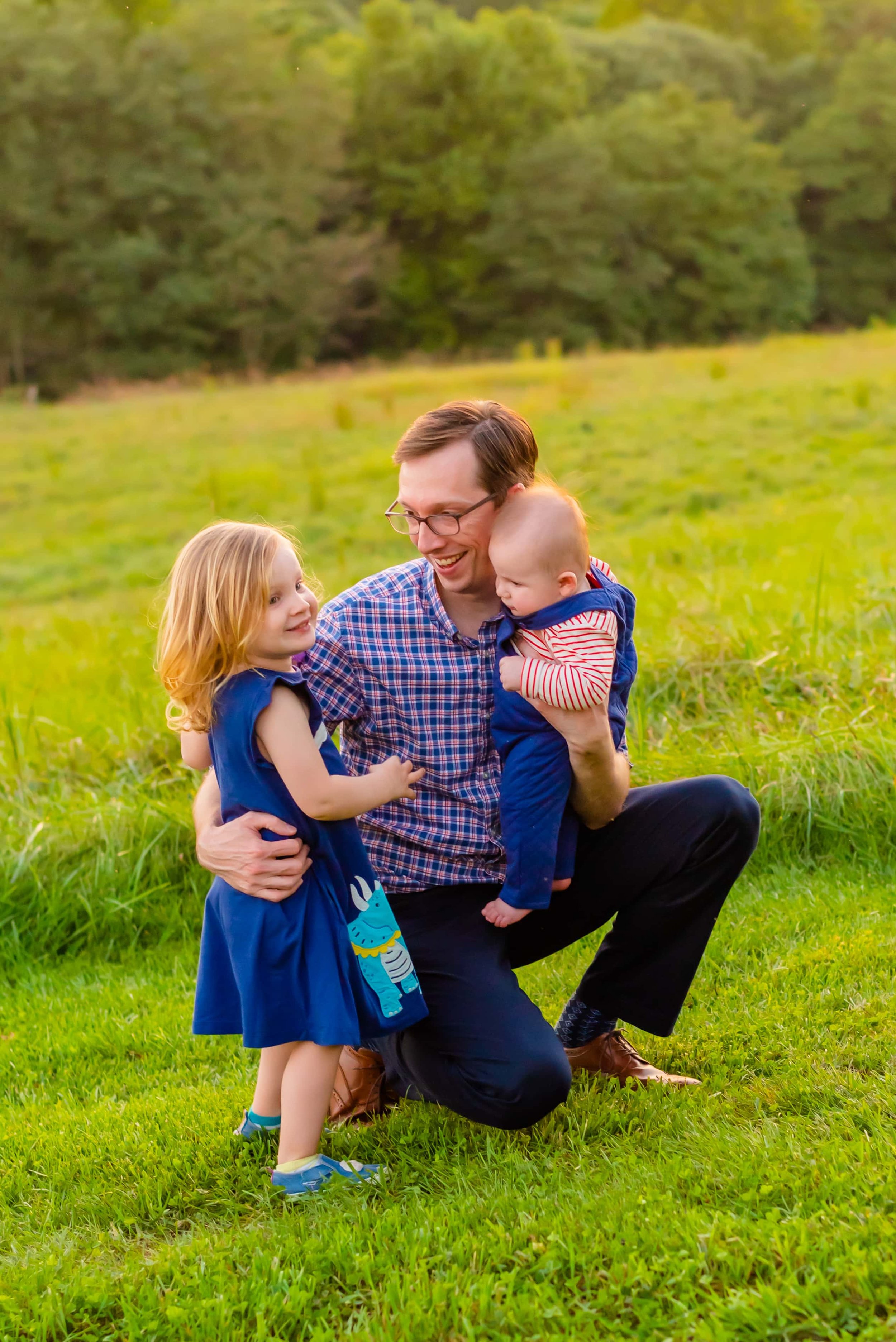 Summer family photo of dad, little girl and baby boy 