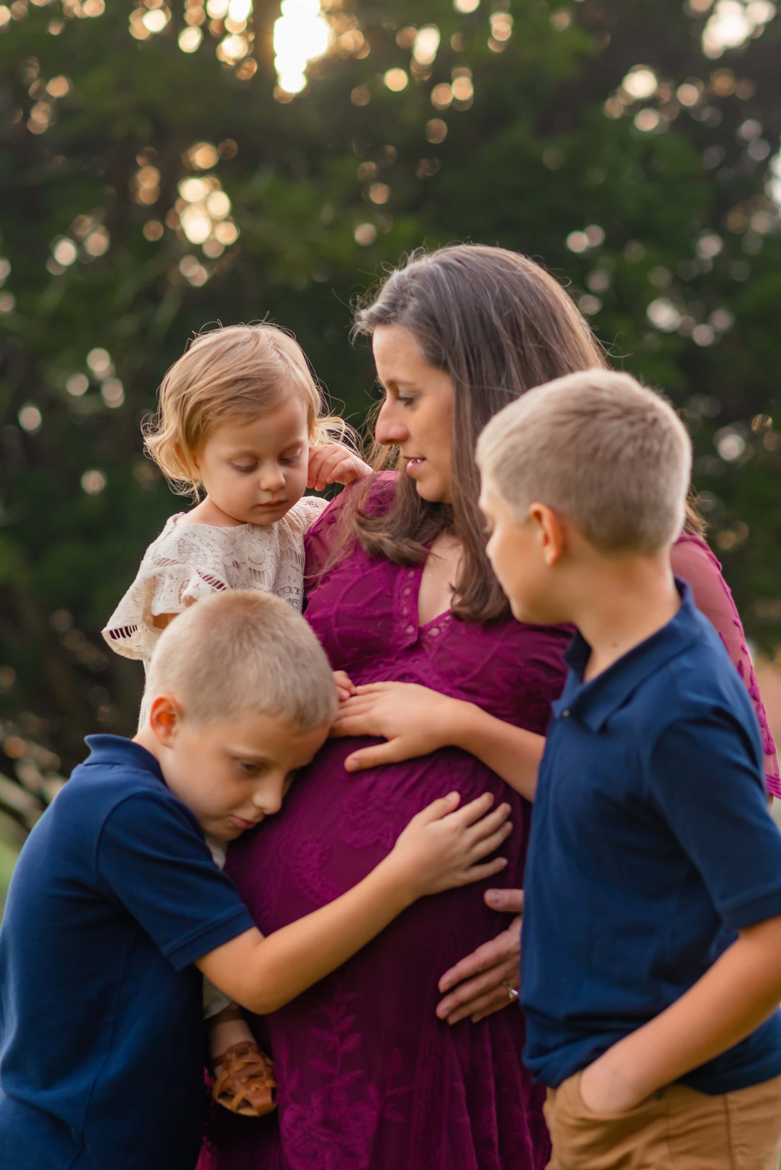 Maryland Fall Maternity Photoshoot - Mom and Children