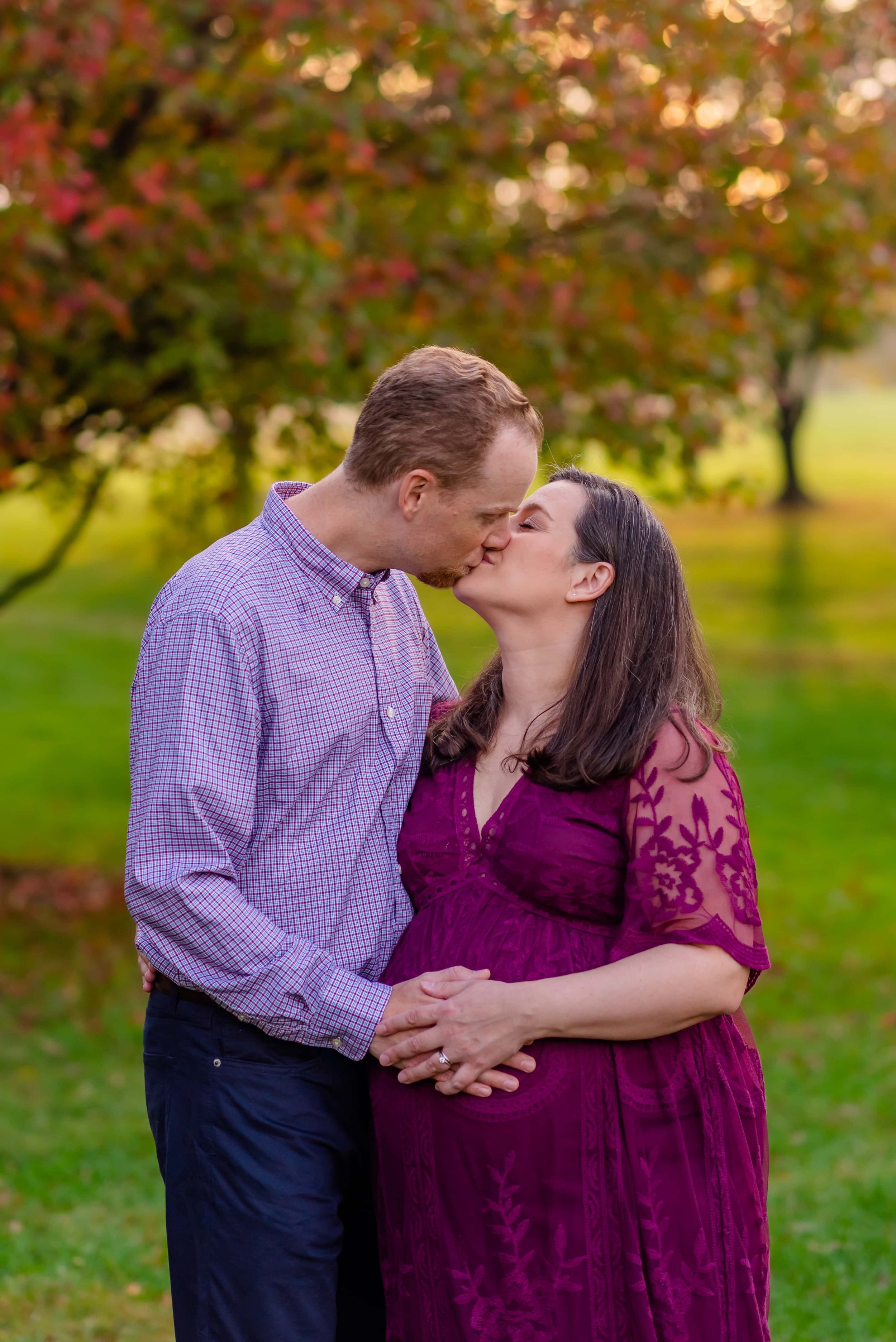 Maryland Maternity Photo - Husband and Wife Kissing
