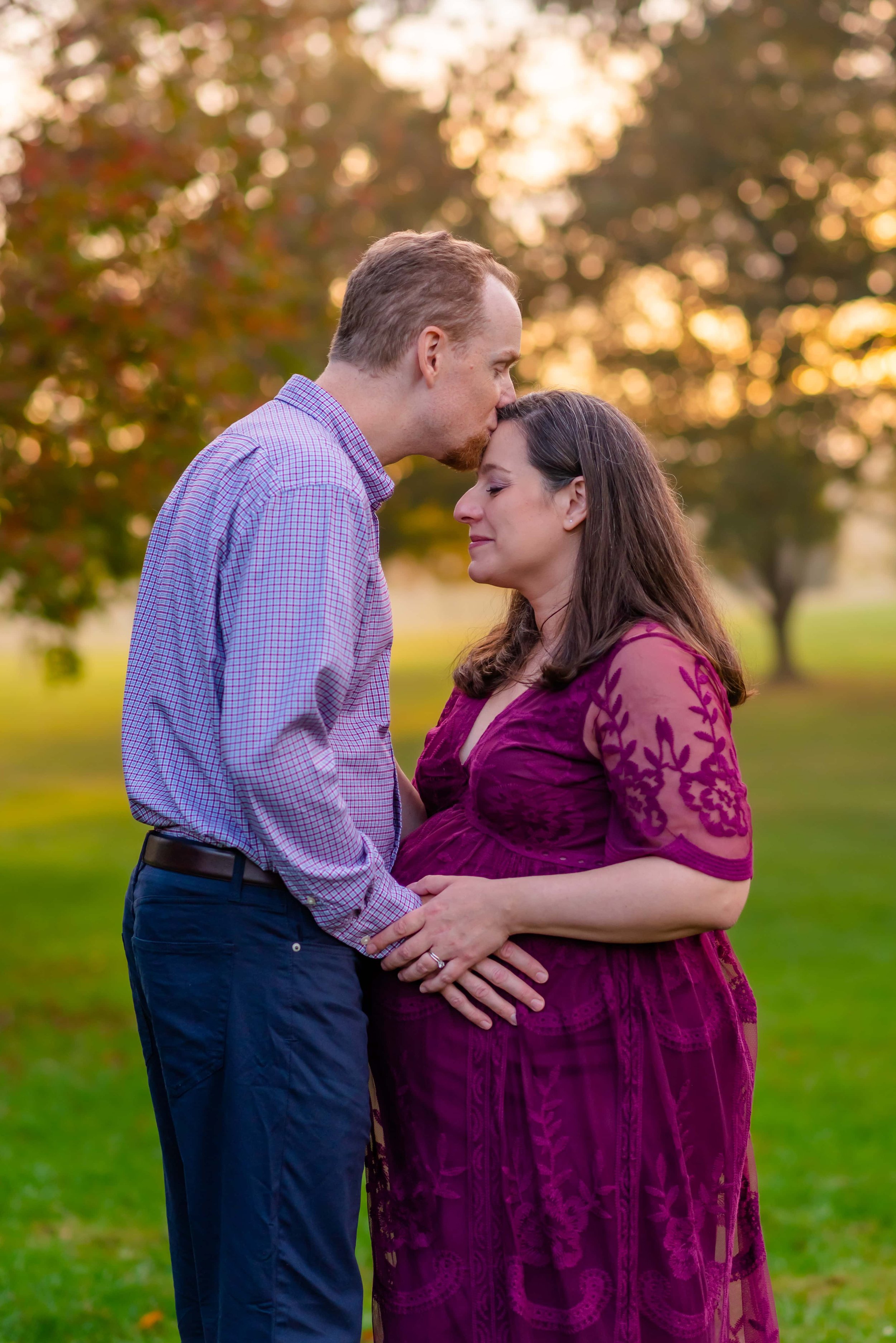 Maryland Maternity Photo - Husband kisses his wife on the forehead