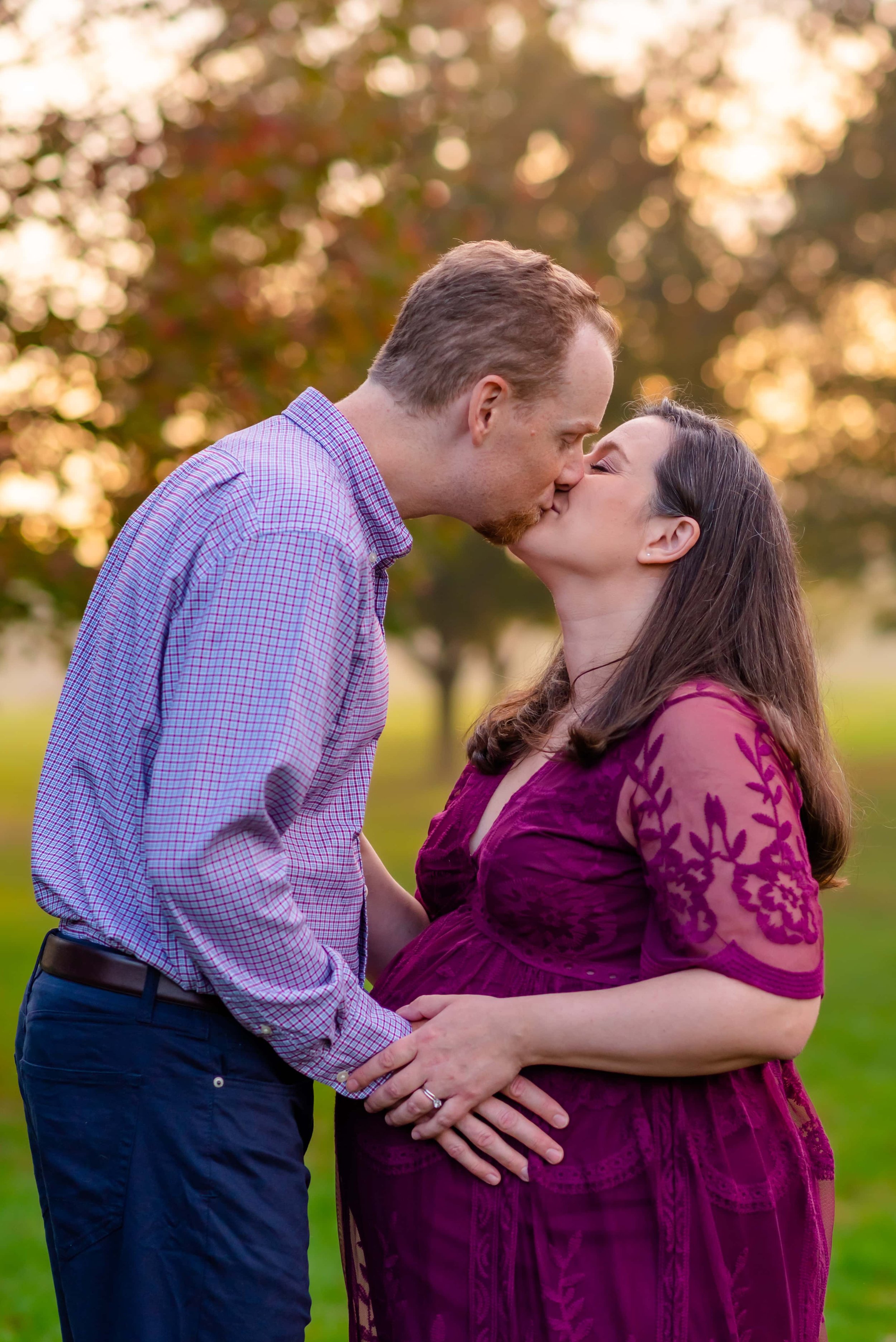 Maryland Maternity Photo - Husband kisses his wife 