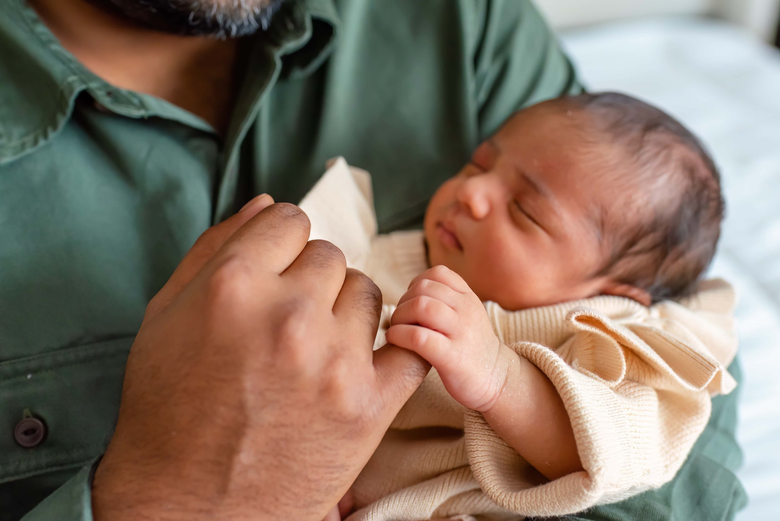 Maryland Newborn Photography - baby holding onto dad's finger