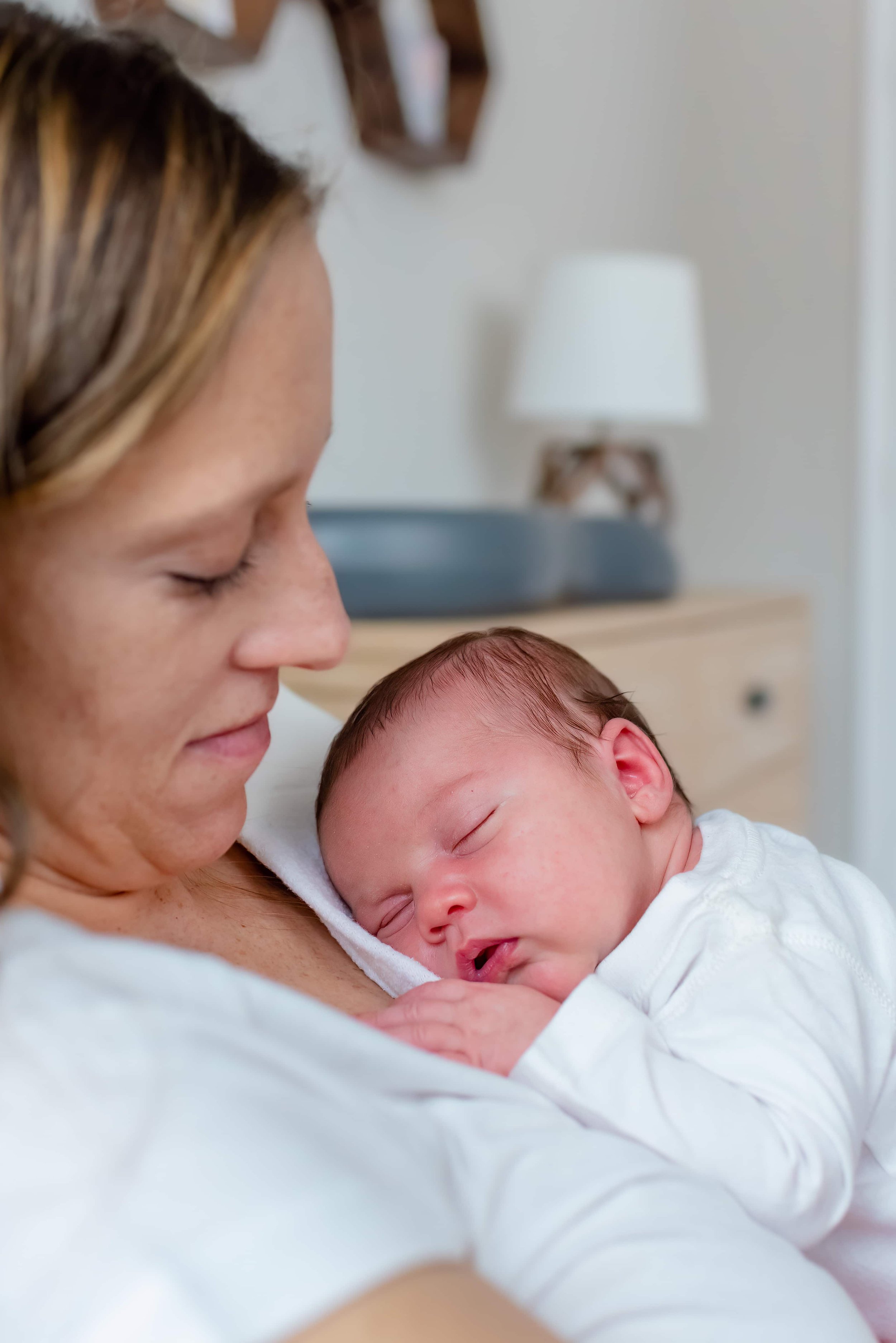 Maryland Lifestyle Newborn Photographer - Baby sleeping on mom's chest