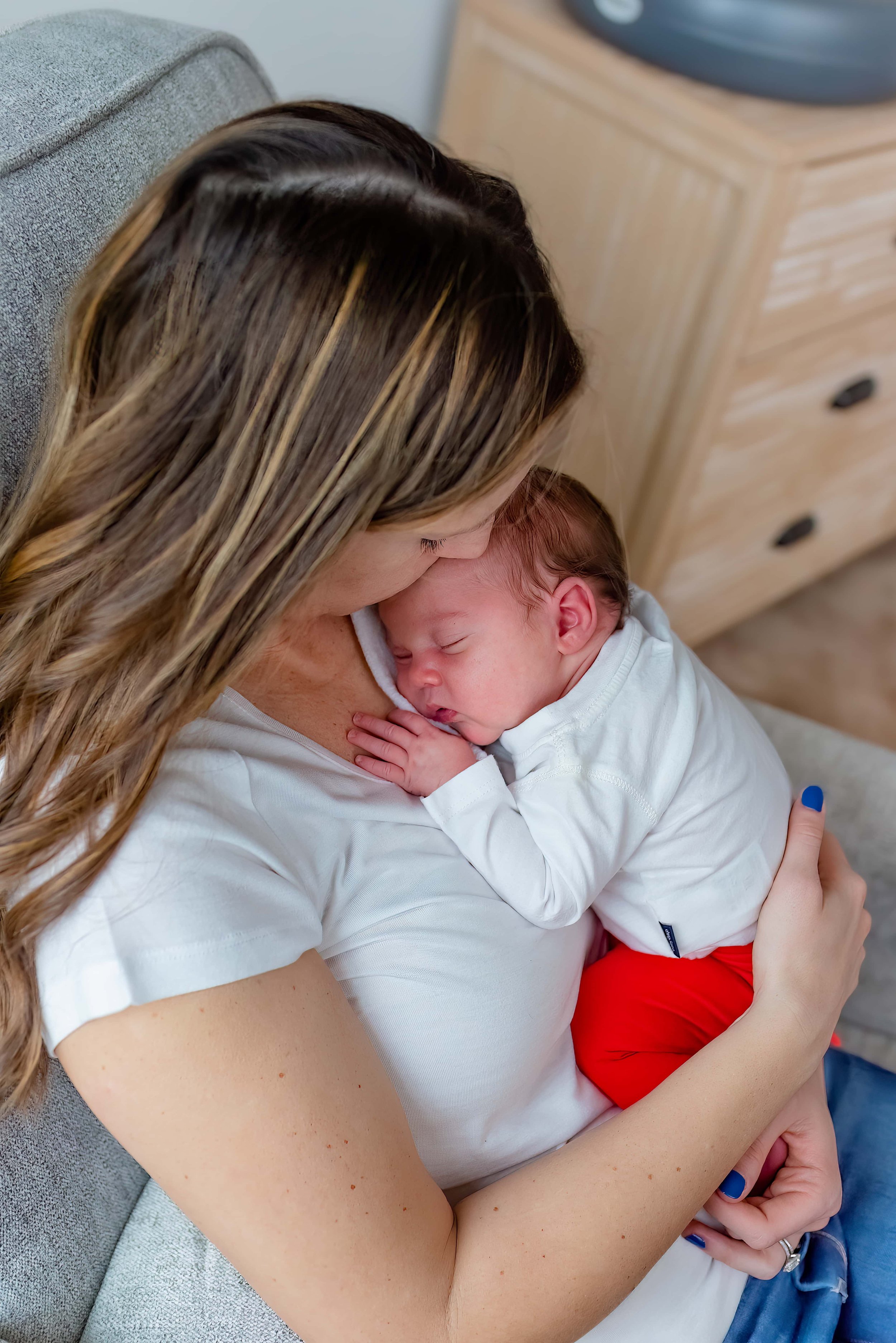 Maryland Lifestyle Newborn Photographer - Baby asleep on mom's chest