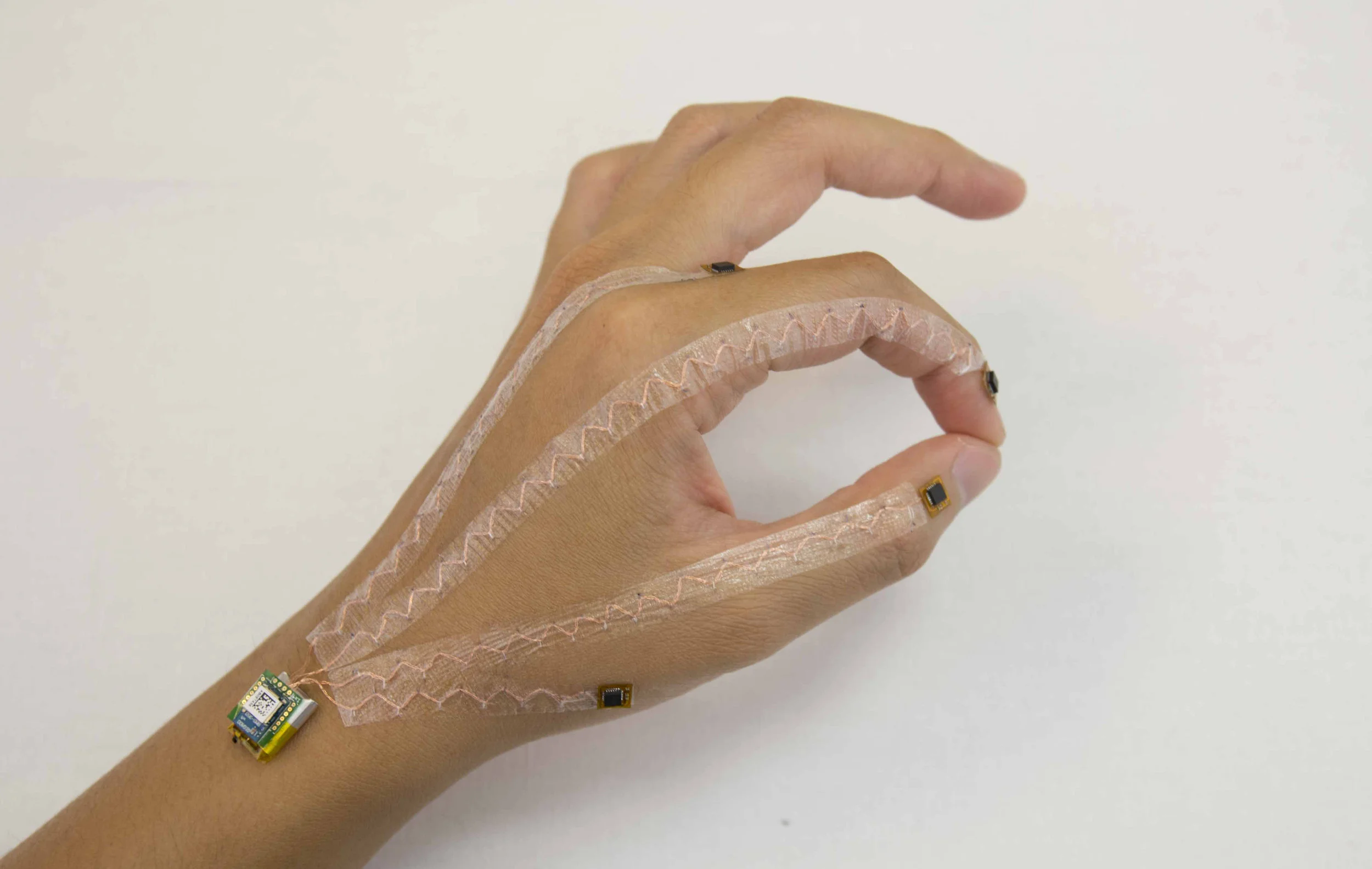 skinwire-pinch_gesture_closeup.jpg