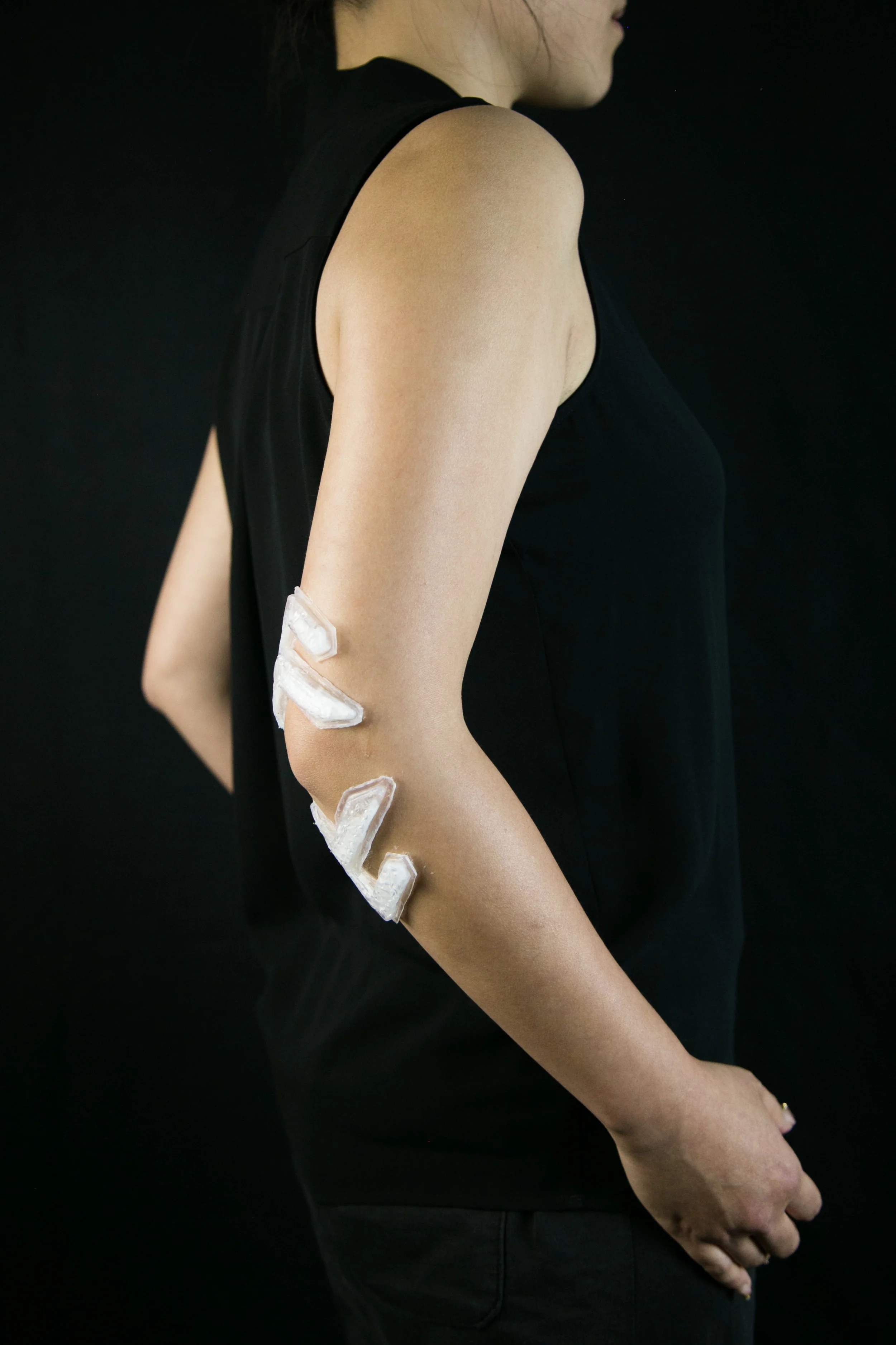 Stiffness-tunable protective pads for joints.
