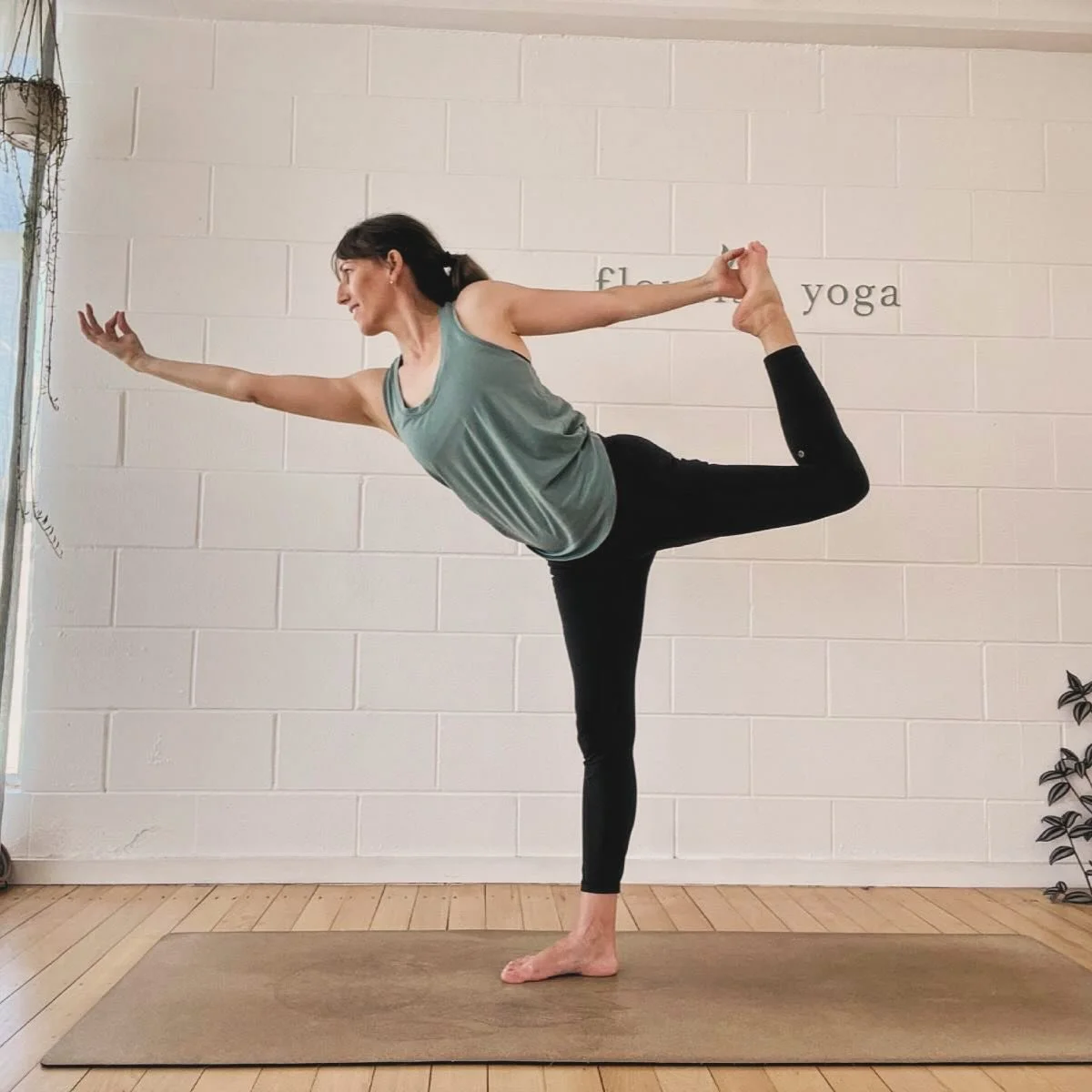 ✨Dancing our way into the weekend✨

Saturday 
8am all levels flow 
9.15am dynamic flow 
10.30am pregnancy yoga

Sunday 
9.30am slow flow 
2.30pm yoga nidra &amp; sound workshop (4 spaces left) 
5pm restorative yoga 

💫💫💫
#dancerspose #nzyoga #yoga