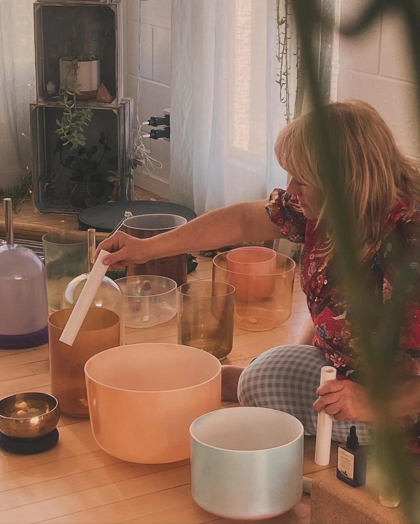 Experience the magic of an Alchemy Soundbath✨
Friday 28 November 6pm
2 teachers guiding you through 2 hours of healing sound & restorative shapes 
•restorative yoga •peaceful meditations •sound💫
Bookings via the website✨✨✨