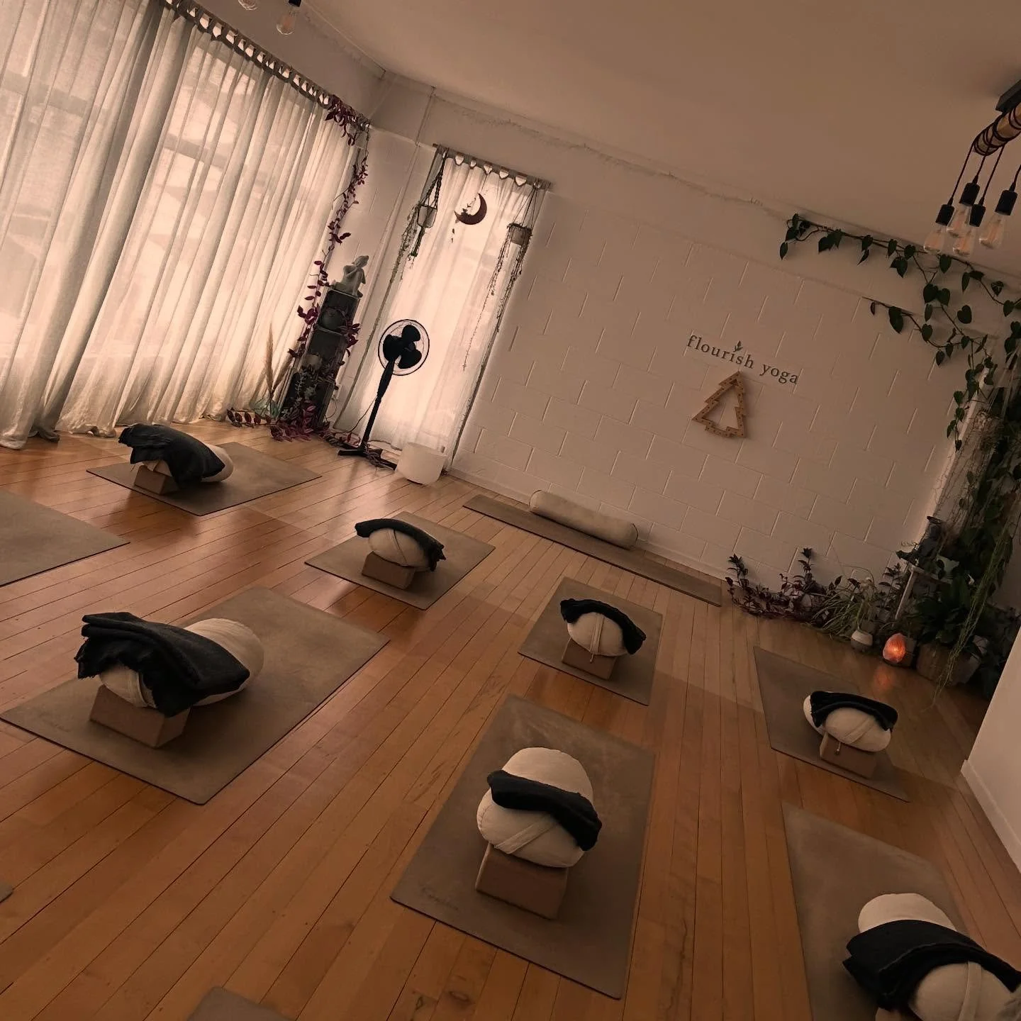 This December, let go with intention 🍃
Unclutter your physical space
Unwind your thoughts.
Let go of anything that is no longer useful to you and make room for what truly supports your practice and your peace ✨

#peacefuldecember #declutteryourhome 