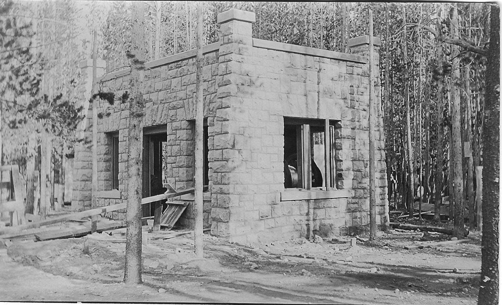 Generator Room under construction 1910.jpg