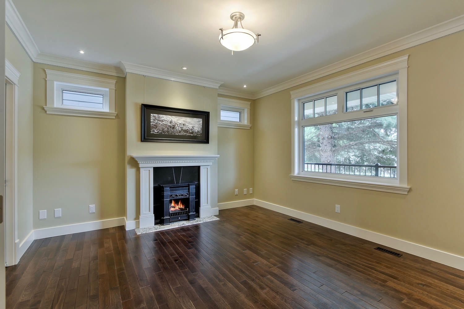7435 106 St NW Edmonton AB T6E-large-028-073-Living Room-1500x1000-72dpi.jpg