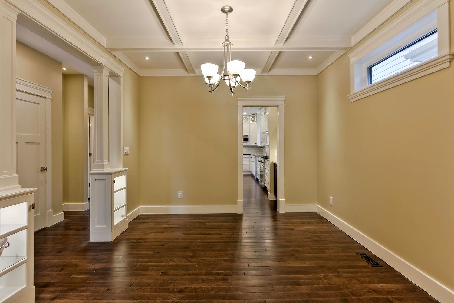 7435 106 St NW Edmonton AB T6E-large-037-089-Dining Room-1500x1000-72dpi.jpg