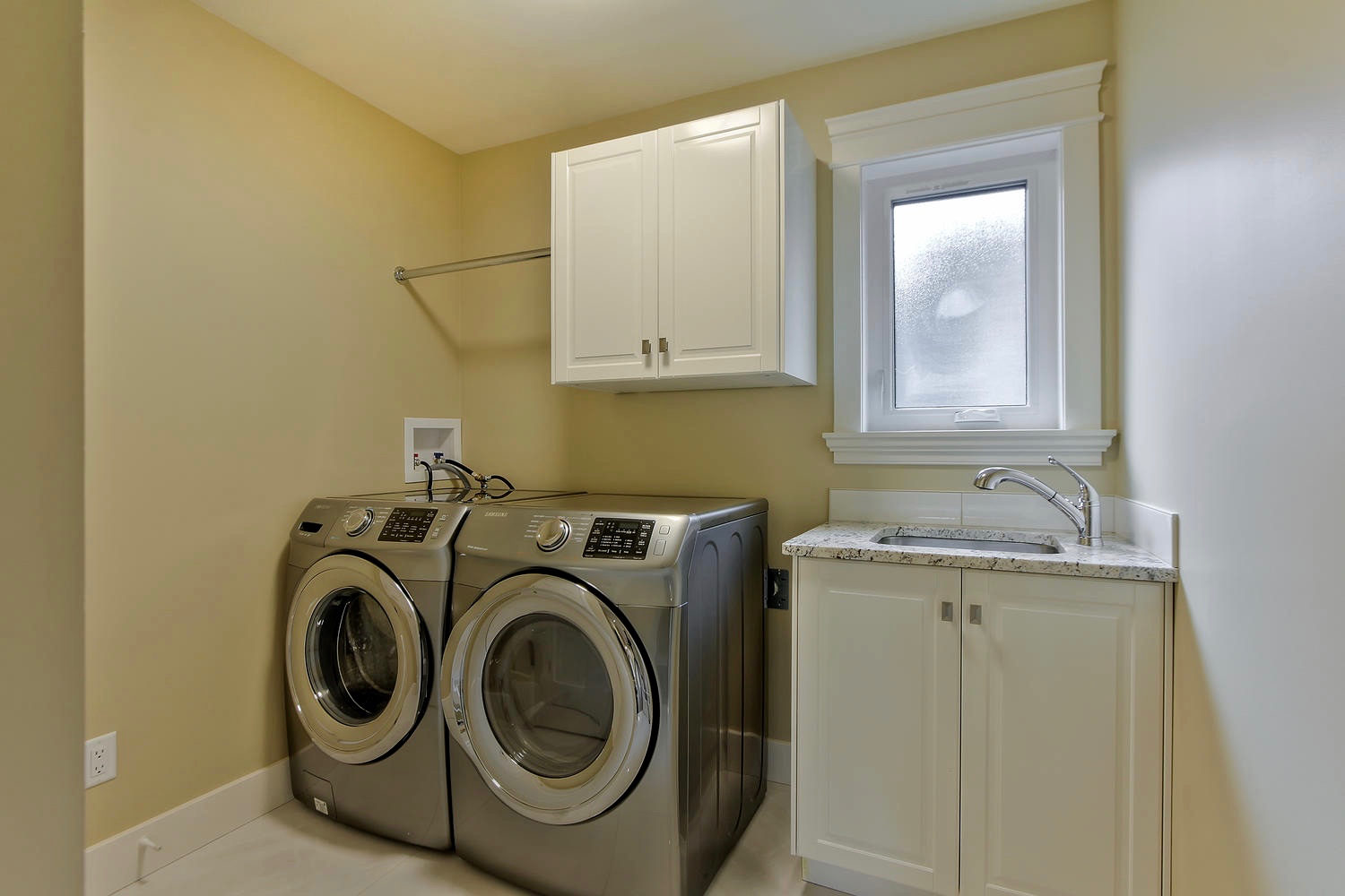 7435 106 St NW Edmonton AB T6E-large-077-055-Laundry Room-1500x1000-72dpi.jpg