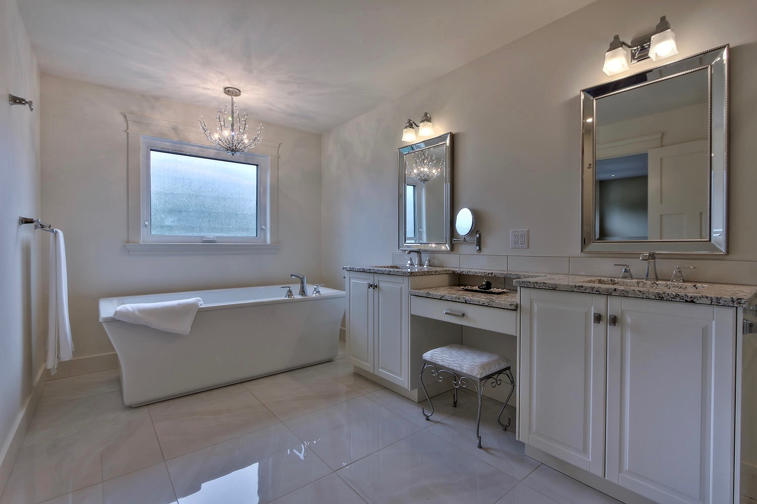 7435 106 St NW Edmonton AB T6E-large-088-046-Master Bedroom Ensuite-1500x1000-72dpi.jpg