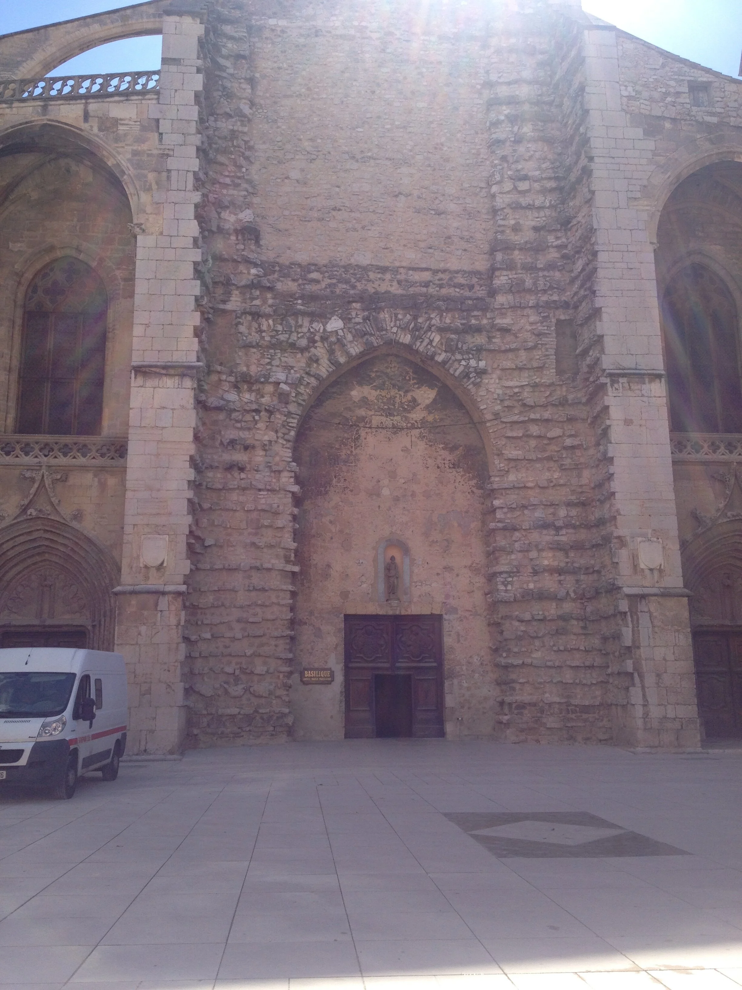 Basilica of St Maximin Facade.jpeg