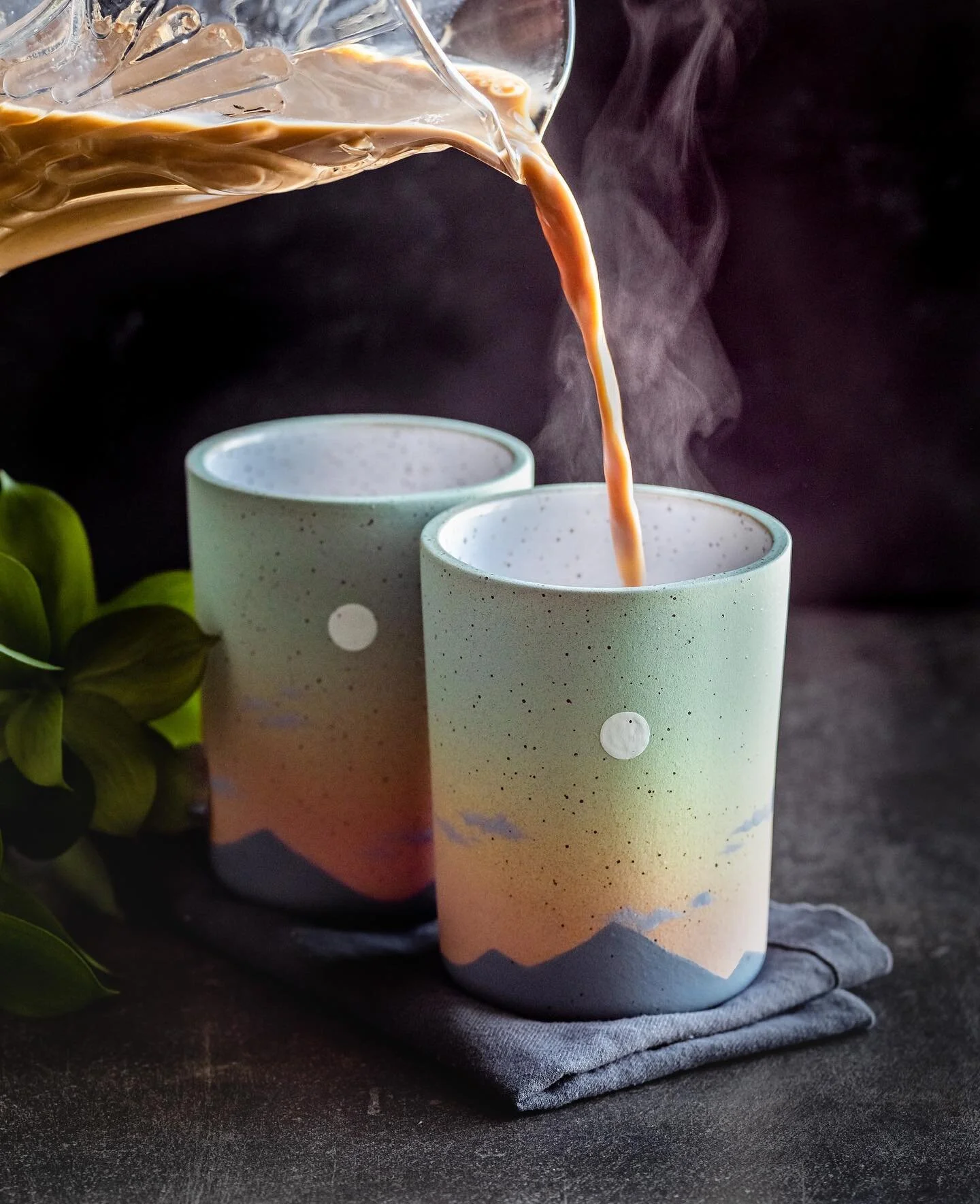 This weather calls for piping hot oat milk cardamom chai! Happy Sunday! 

Thoroughly enjoyed in our new beautifully crafted @callahanceramics cups!