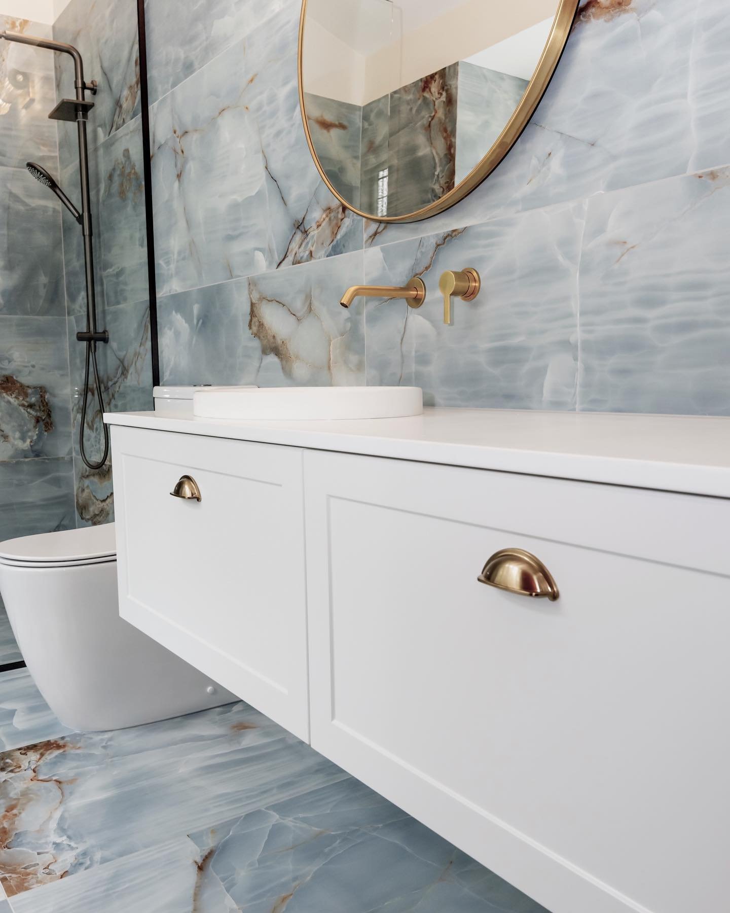 Our Hillsborough Bungalow Renovation showcases the breath taking Guest Ensuite, spotlighting @stmichelbathroomware&rsquo;s London 50 Vanity in timeless Classic White paired with their semi-recessed Dignity Matte White Basin. We are captivated by how 