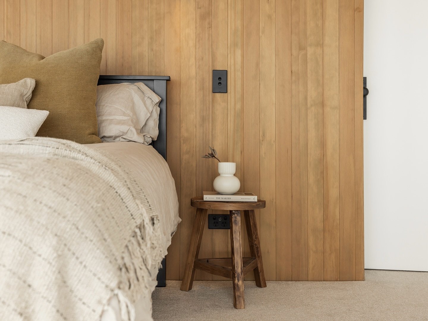 Omanawa Farm House is giving all the cosy, stylish vibes &mdash; helped along by @belgotex_nz&rsquo;s Domain Porcelain carpet. It&rsquo;s soft, low-maintenance, and looks amazing (yes, please 🙌). The perfect combo of comfort and durability, just how