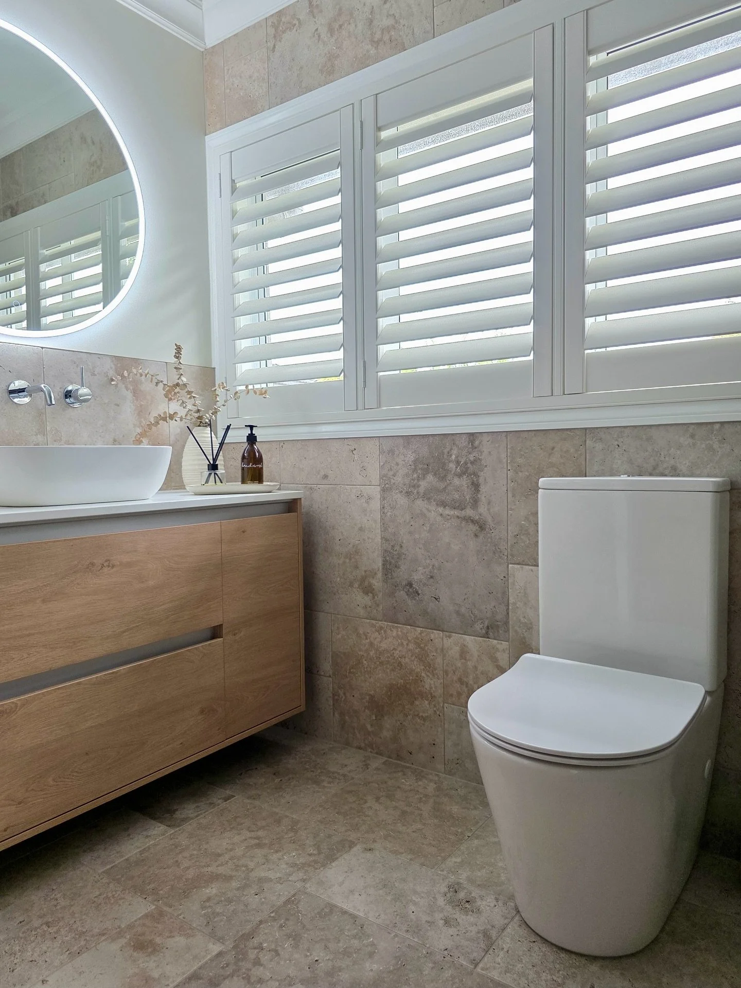 Onsite snaps by designer Andrea Burney of our Glendowie Tropical Retreat 💫 A dreamy ensuite + powder room featuring @tilewarehousenz Falda Perlato di Sicilia Matt and Zellige Gesso Gloss tiles. These tiles add so much texture and beauty, paired with