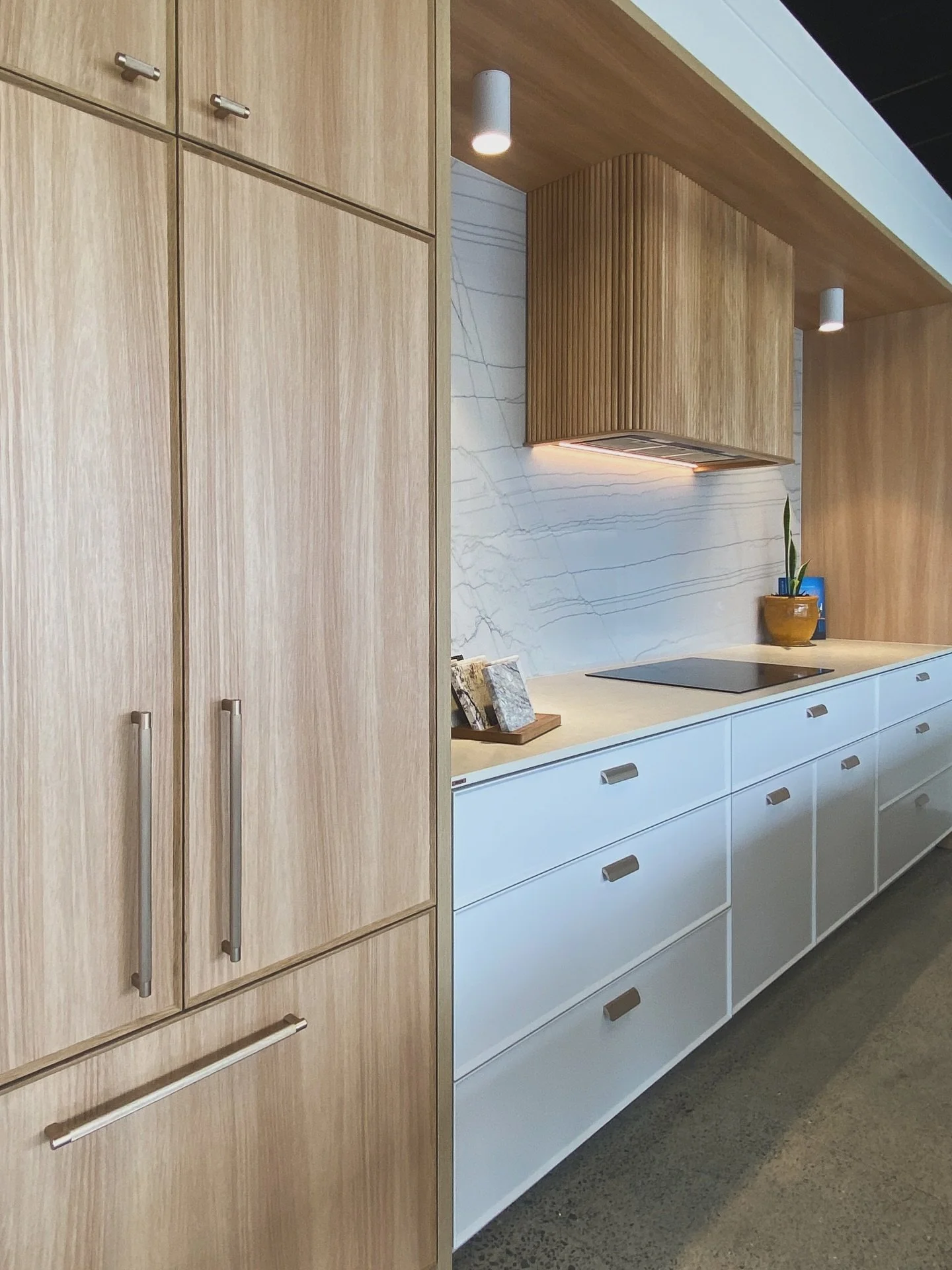 iPhone snippets of a kitchen we designed as part of our overall showroom concept for Shawn Williamson Joinery in Te Puke. A Sophia &amp; Robyn collab from our Tauranga studio. 💛💛 #eyecandy #kitchendesıgn #bopinteriordesign #yellowfoxcni